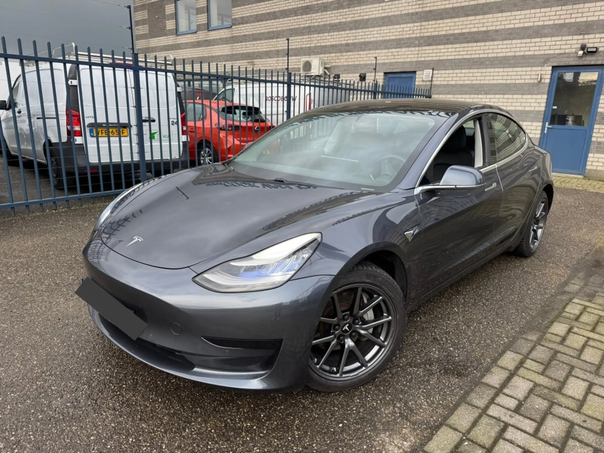 Tesla - Model 3