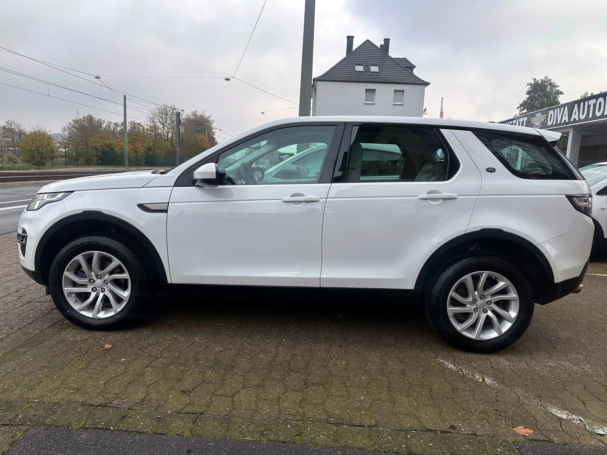 Land Rover - Discovery Sport