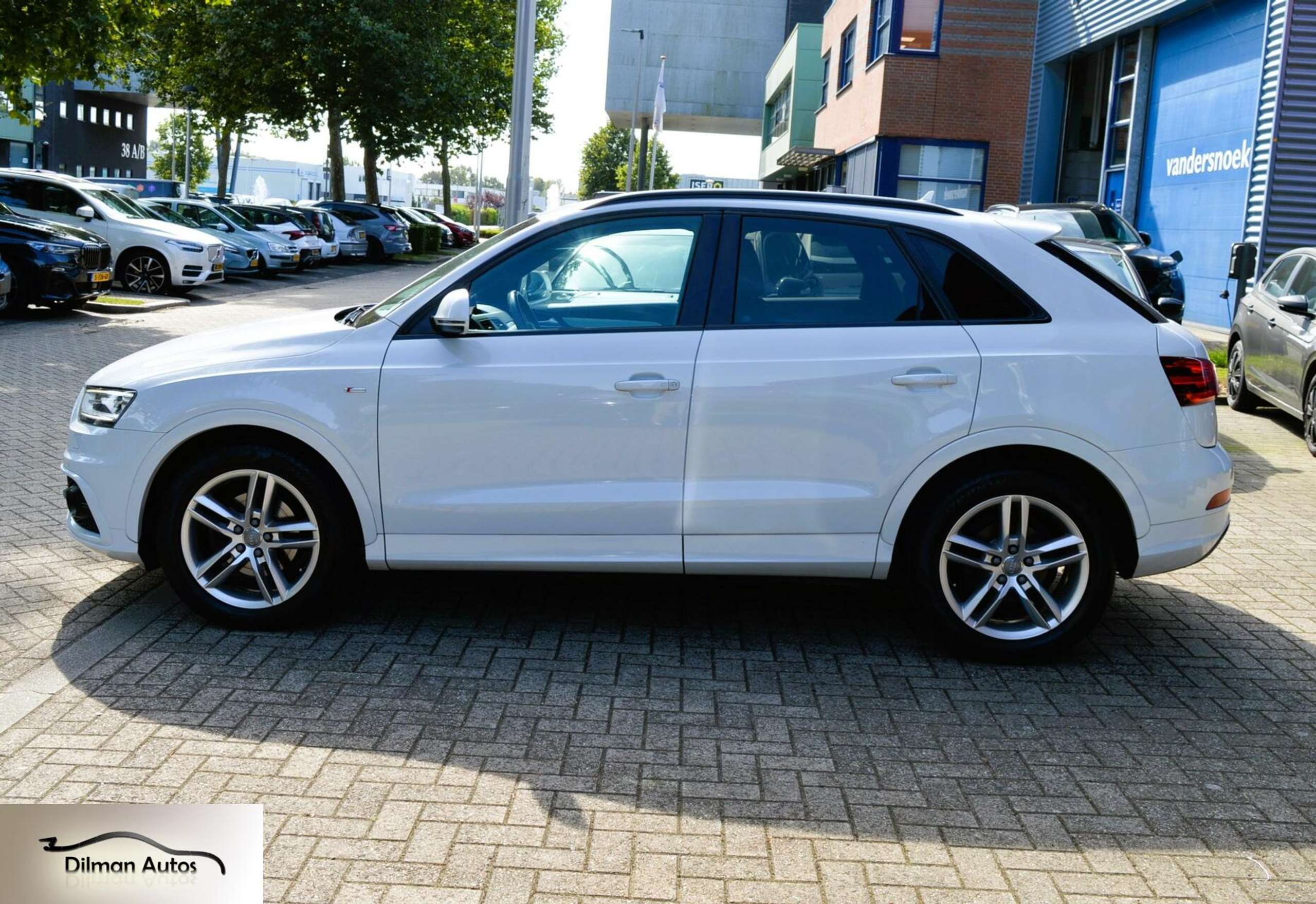 Audi - Q3