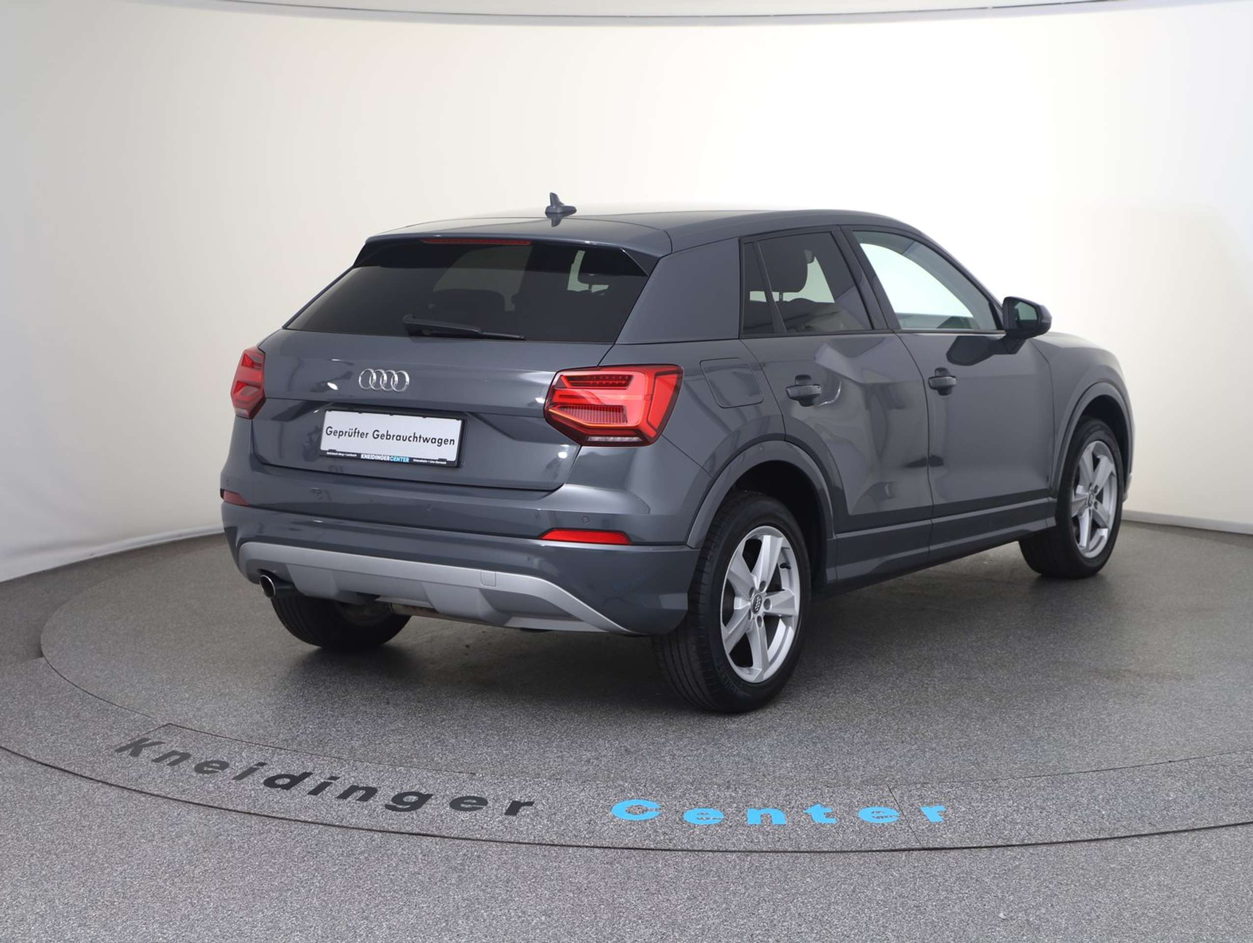 Audi - Q2