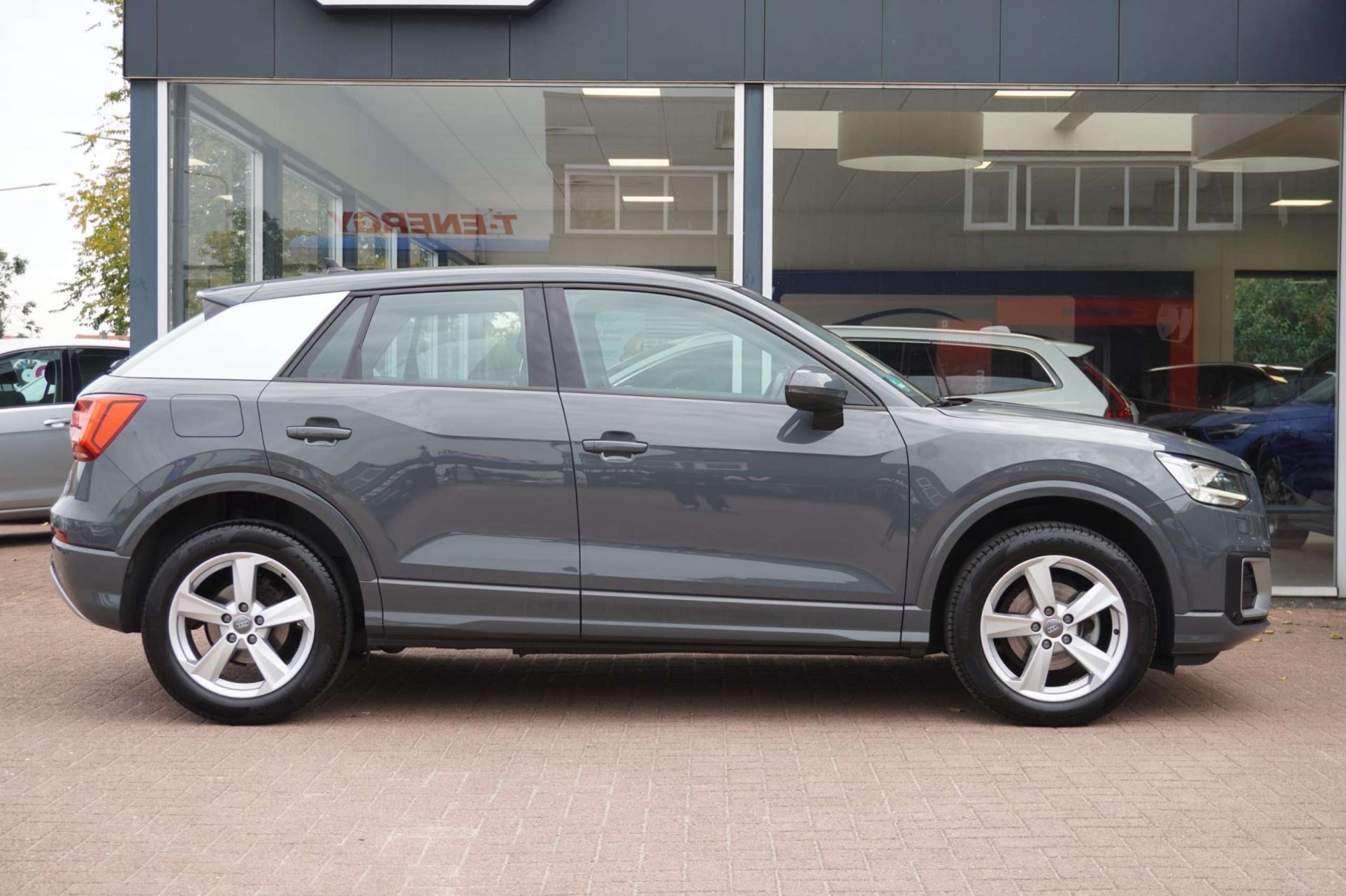 Audi - Q2