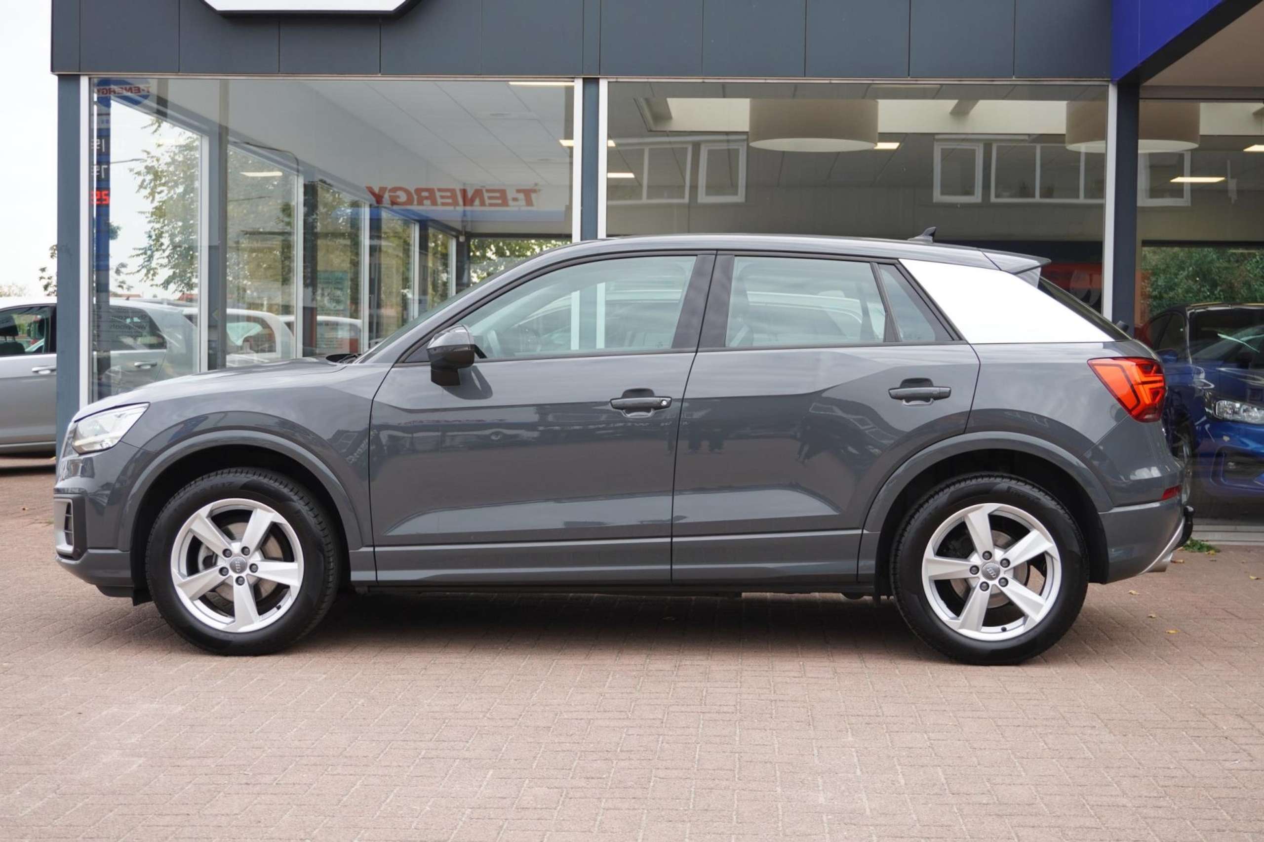 Audi - Q2