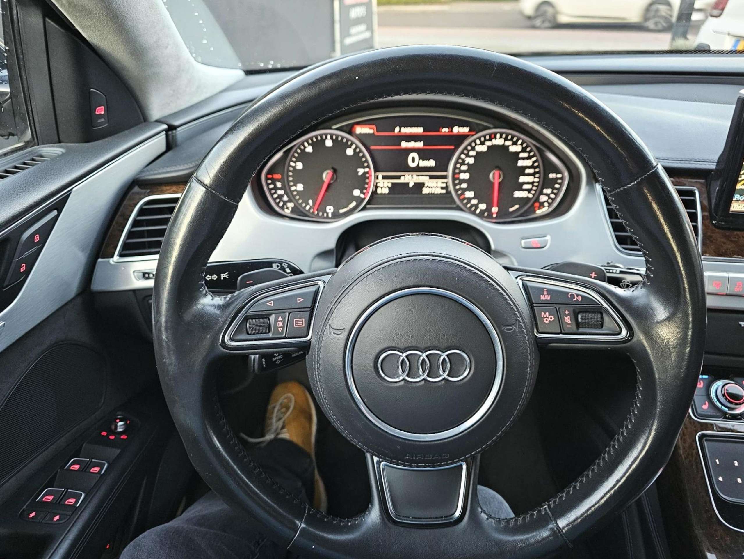 Audi - A8