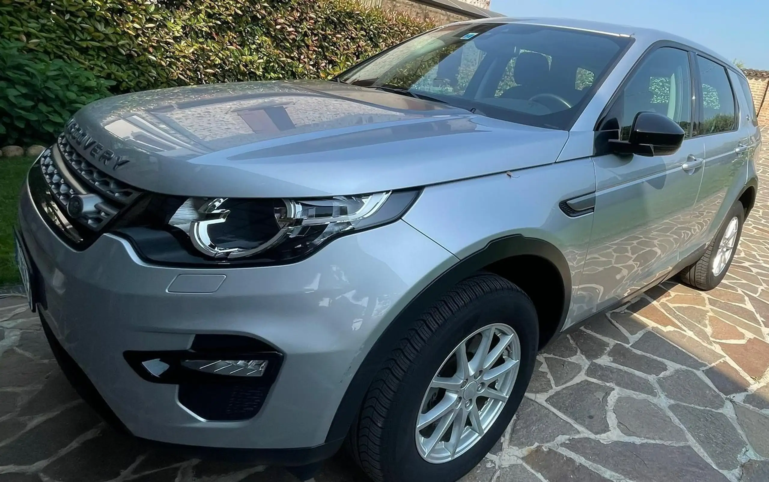 Land Rover - Discovery Sport