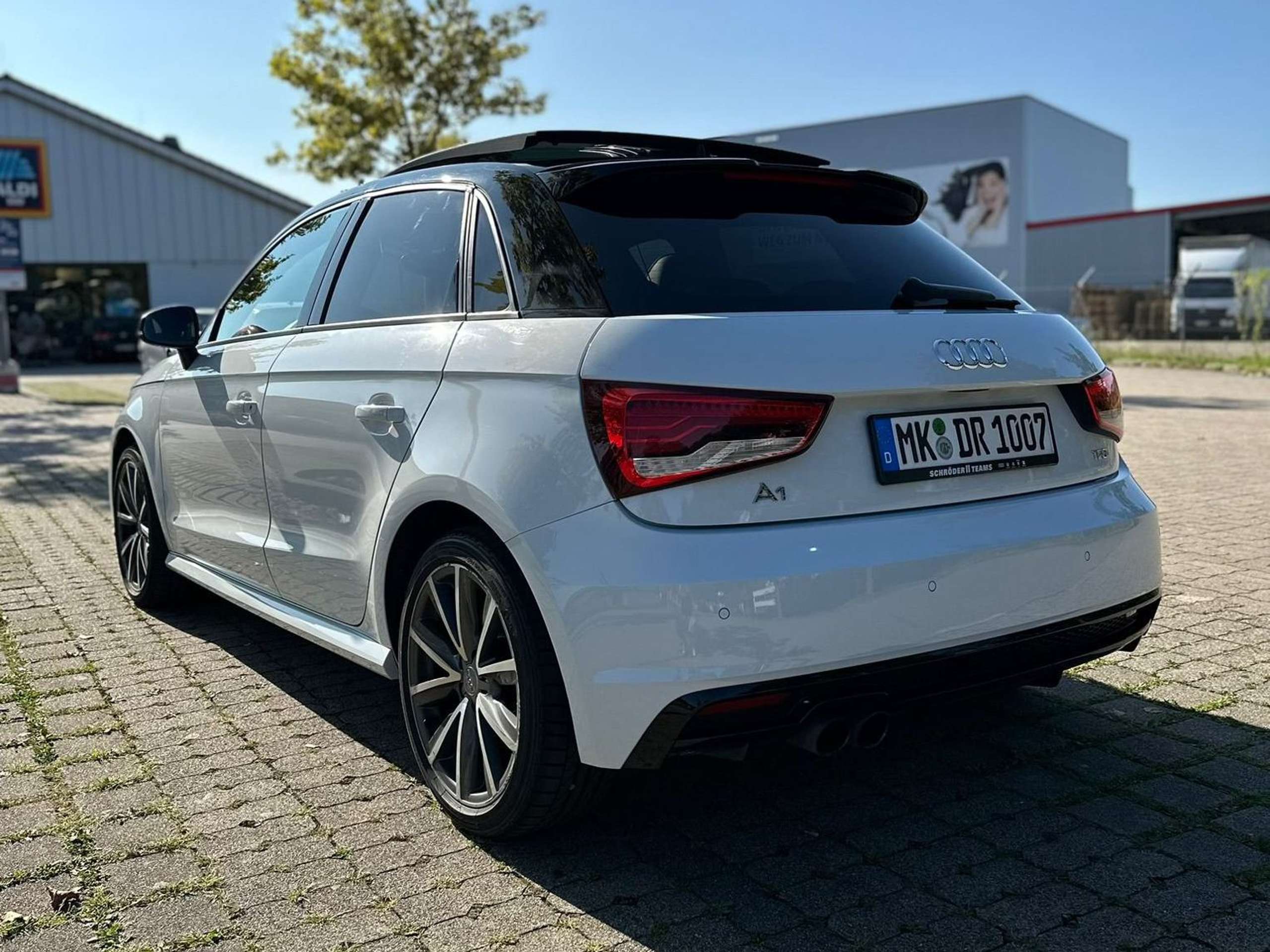 Audi - A1