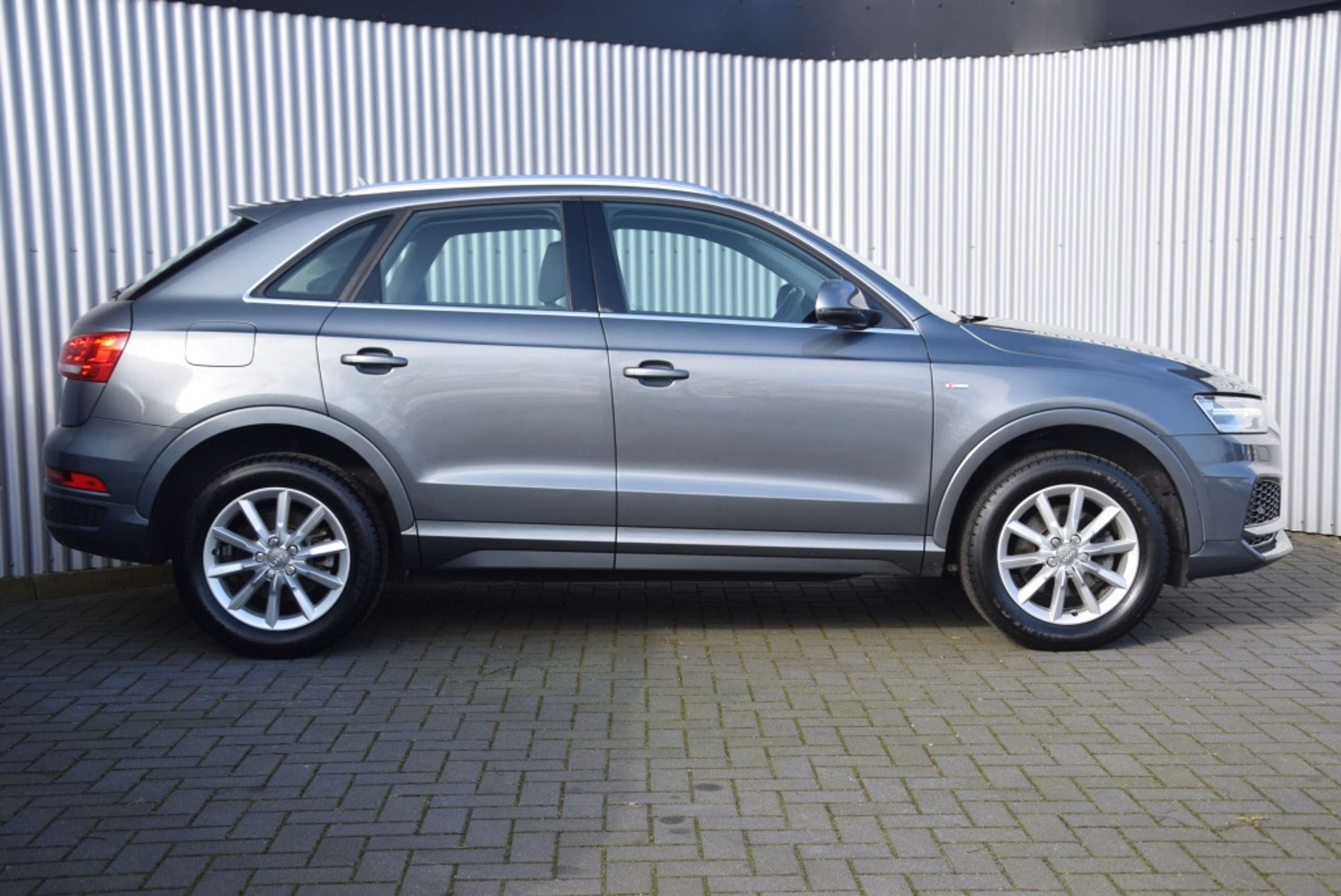 Audi - Q3