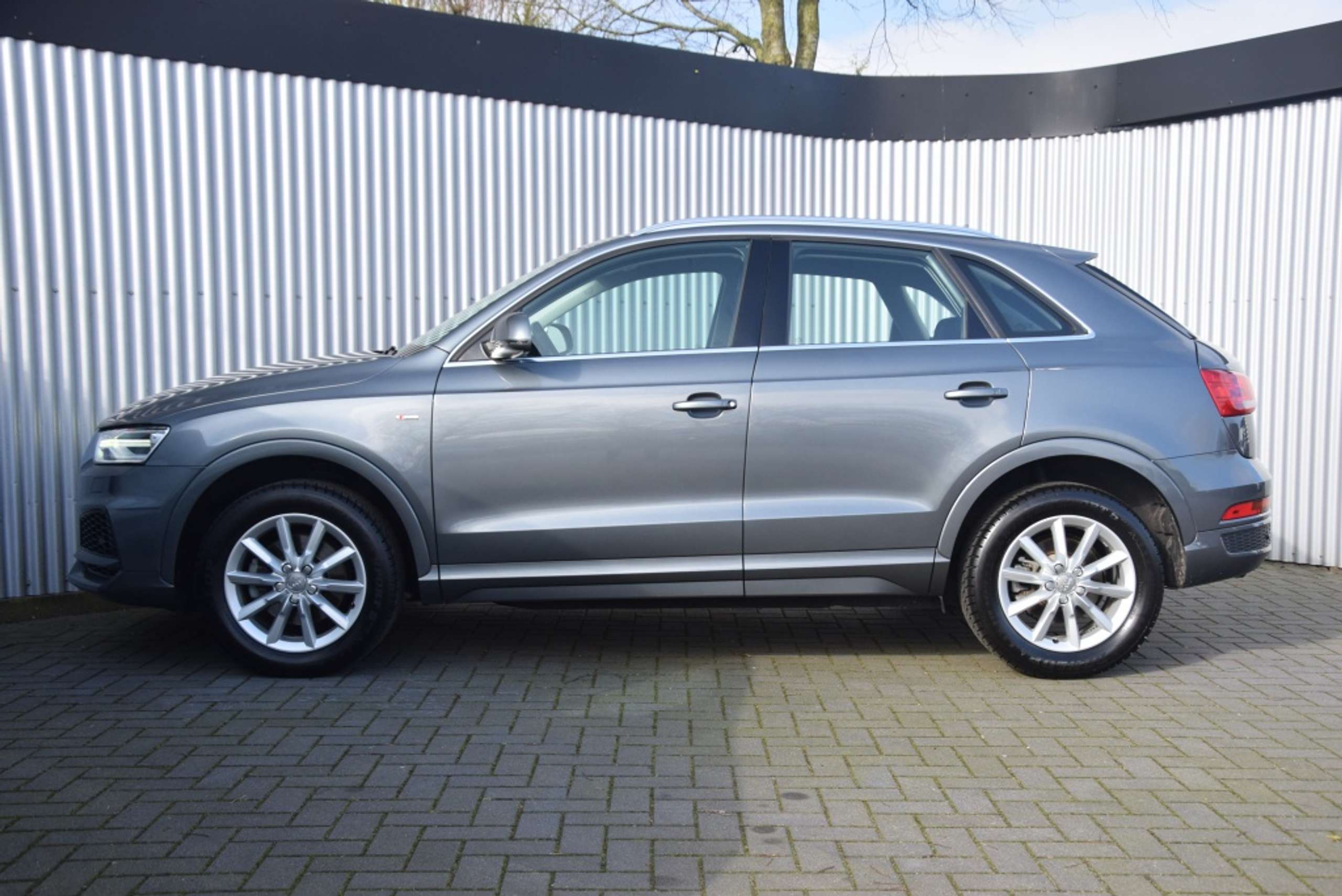 Audi - Q3