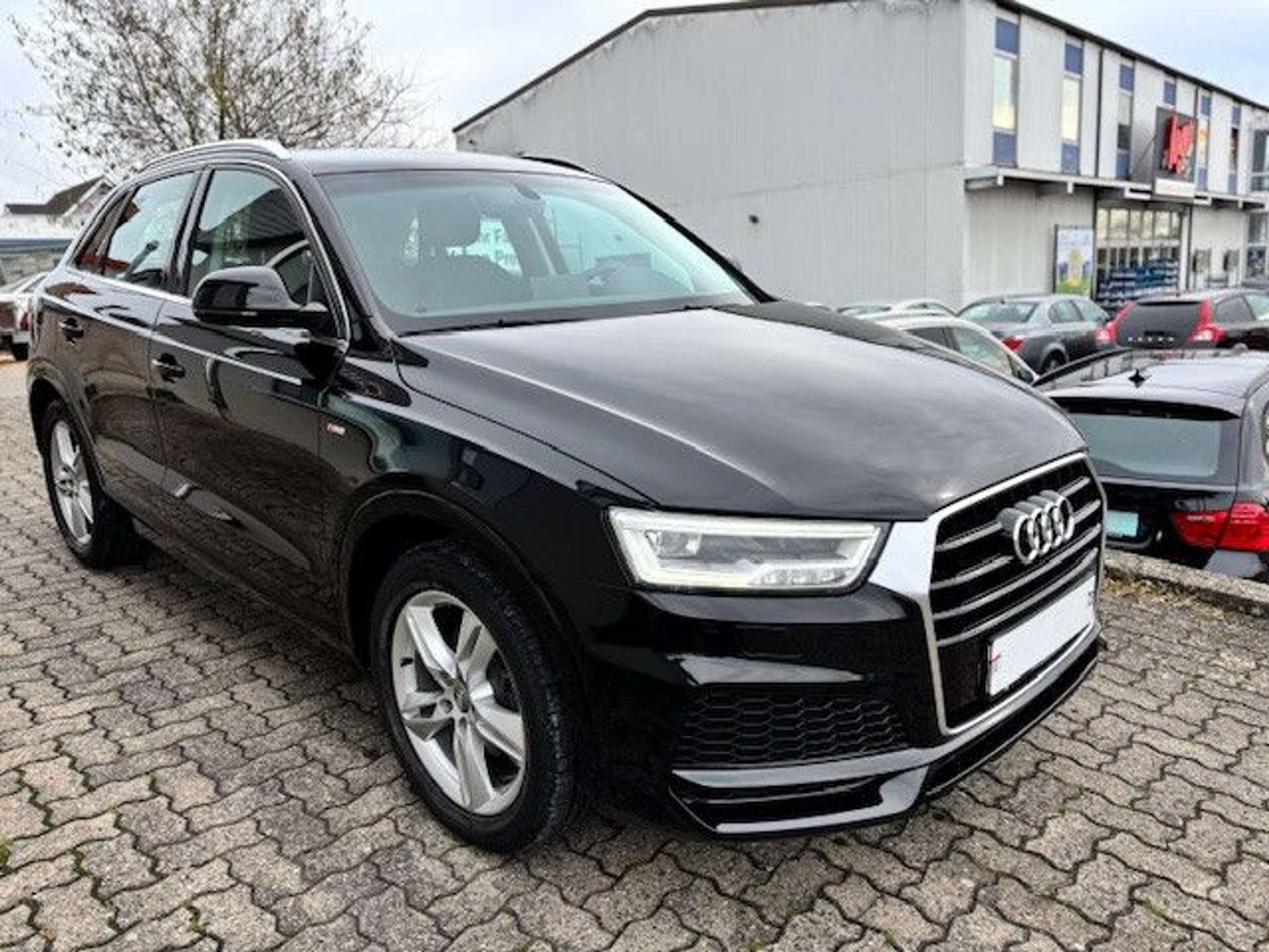 Audi - Q3