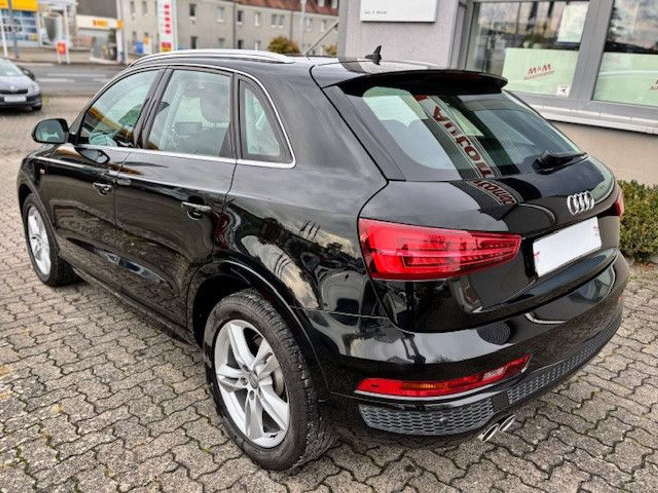 Audi - Q3