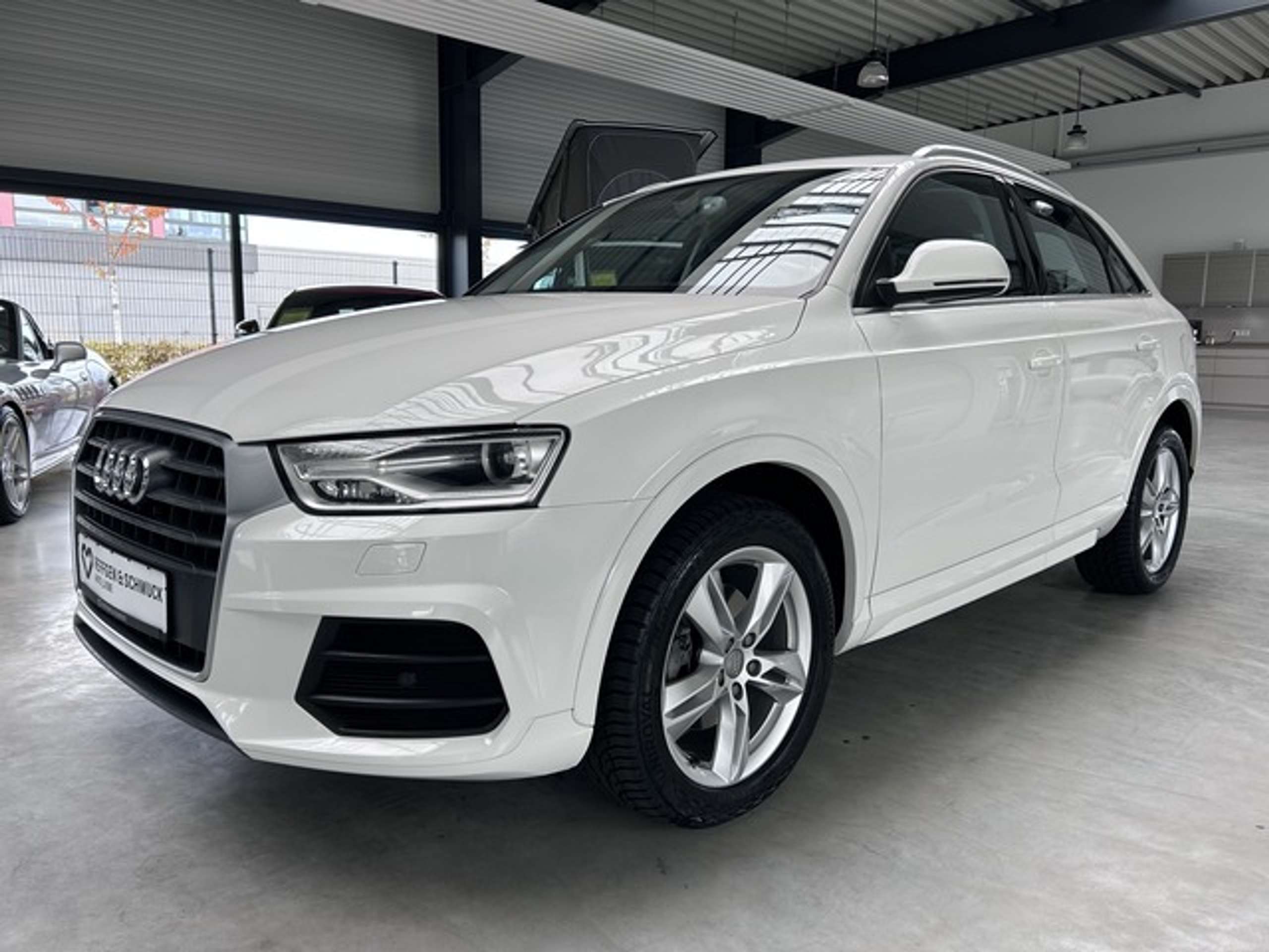 Audi - Q3