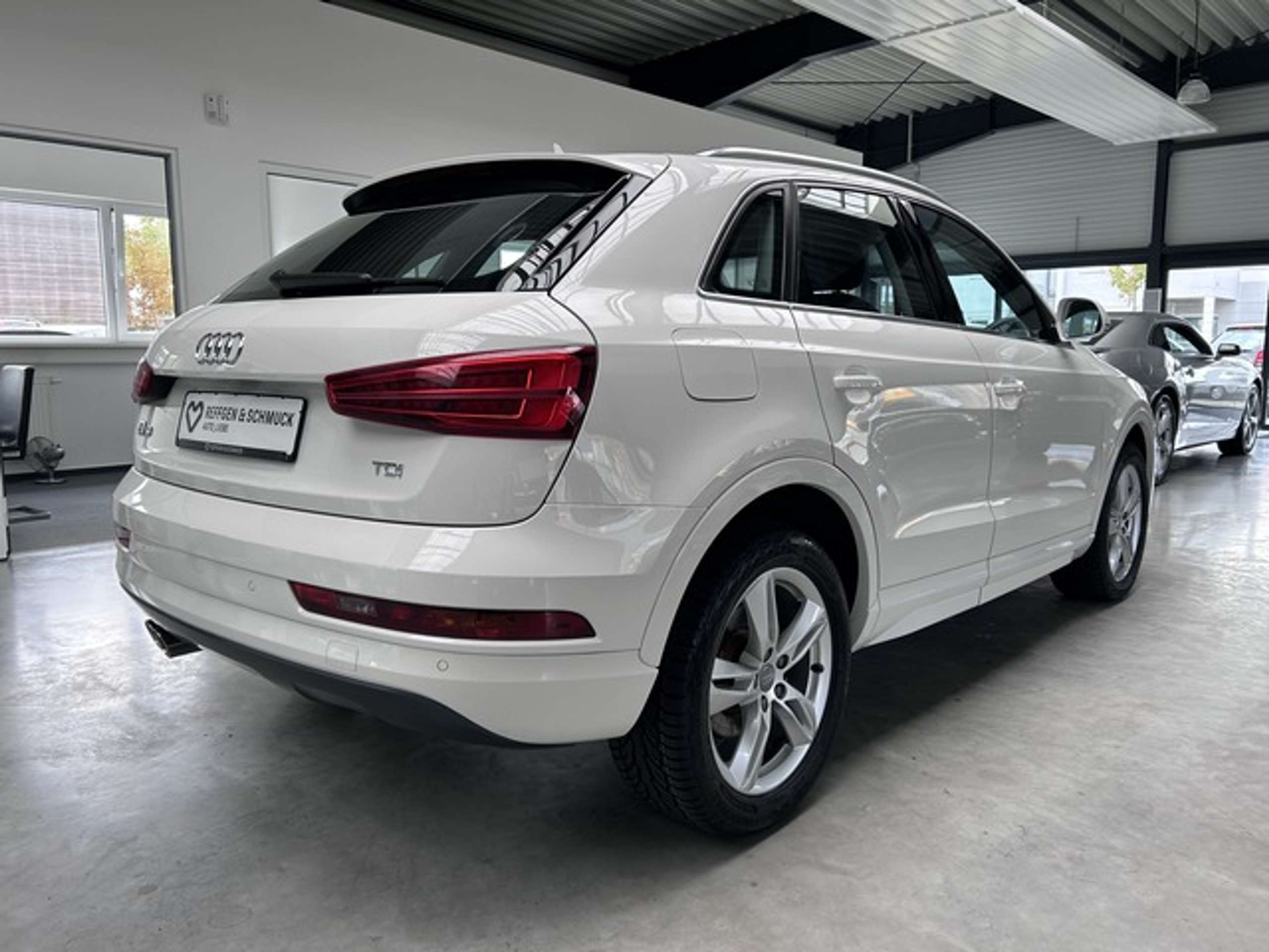 Audi - Q3