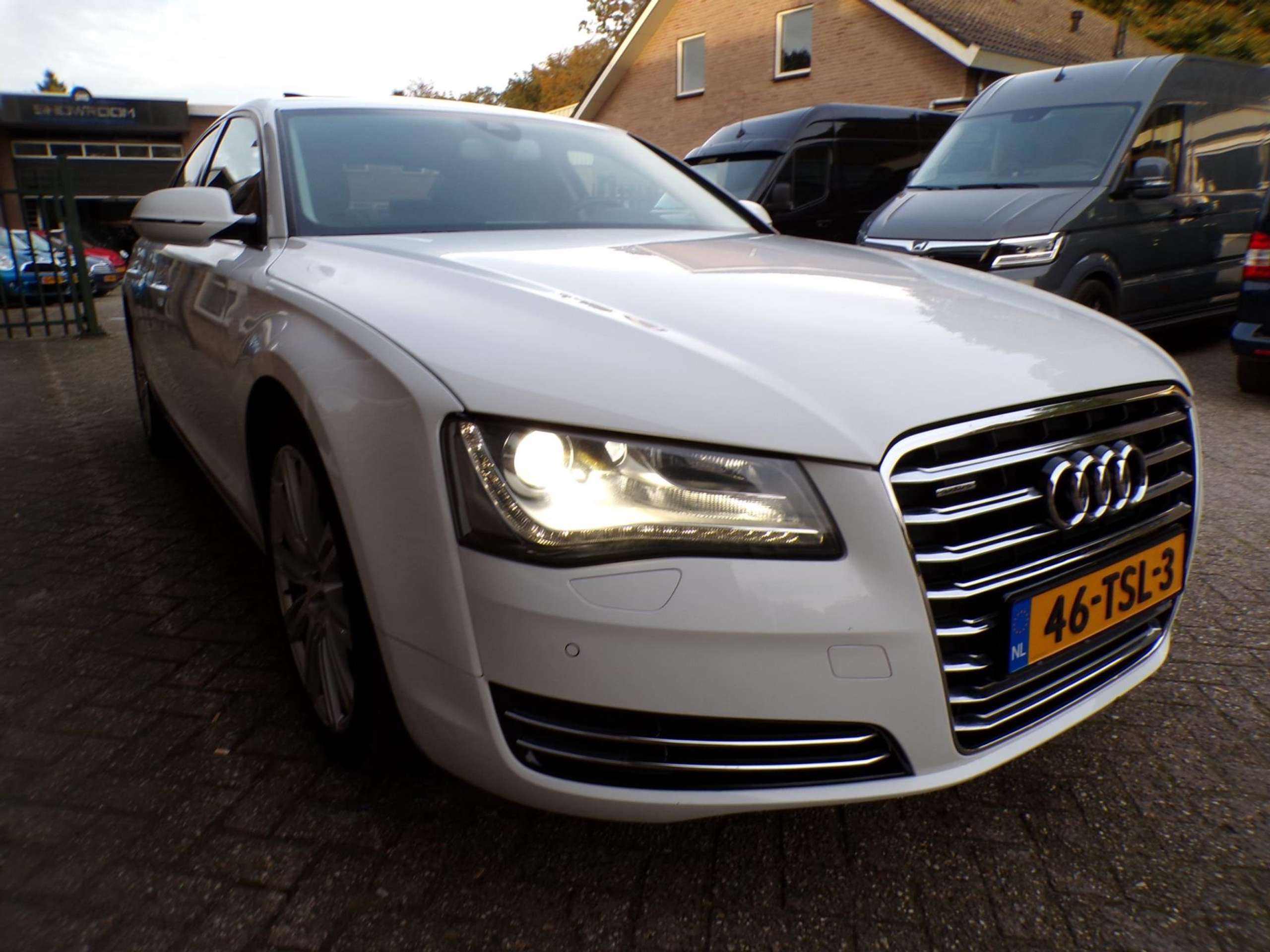 Audi - A8