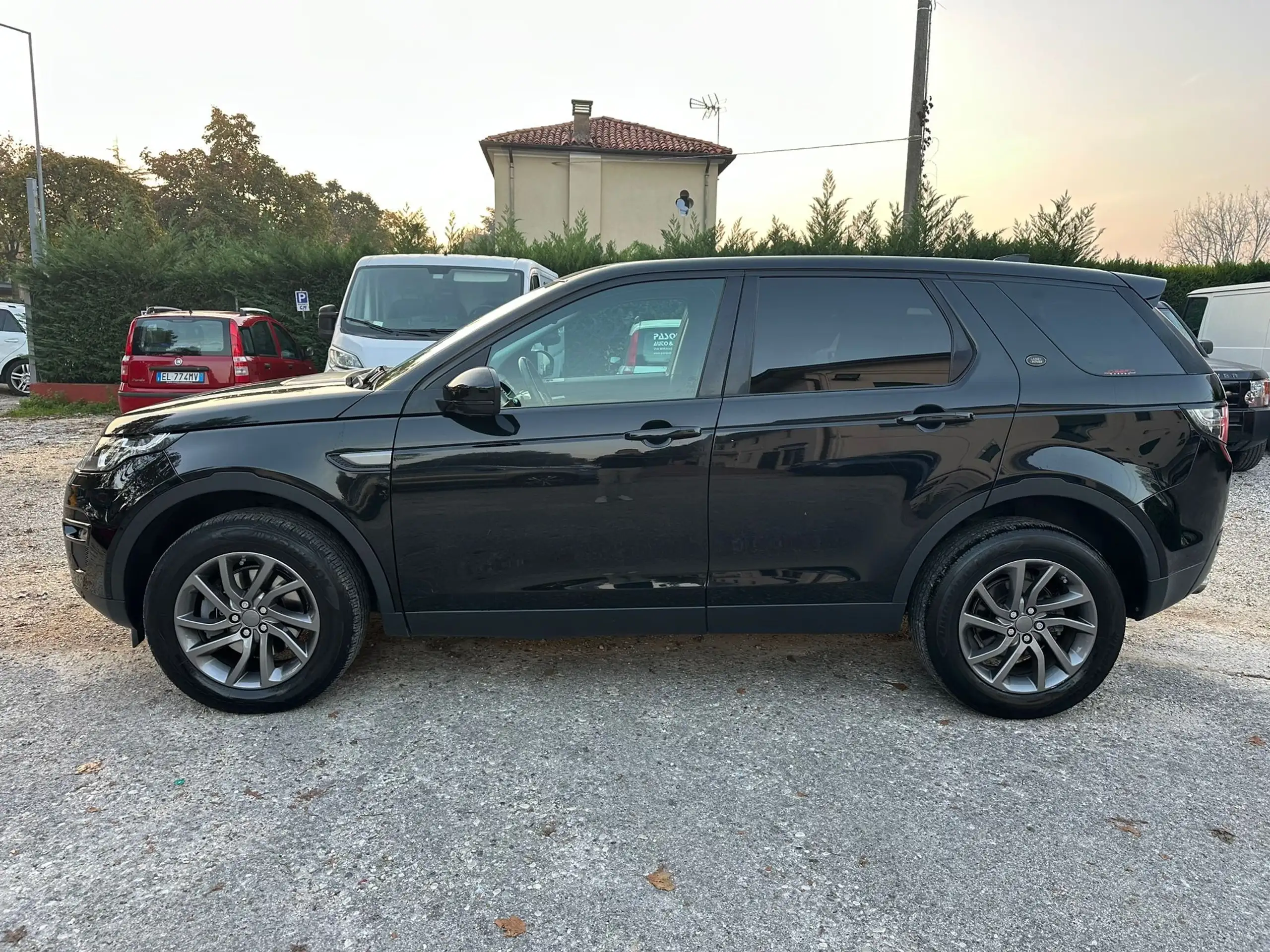 Land Rover - Discovery Sport