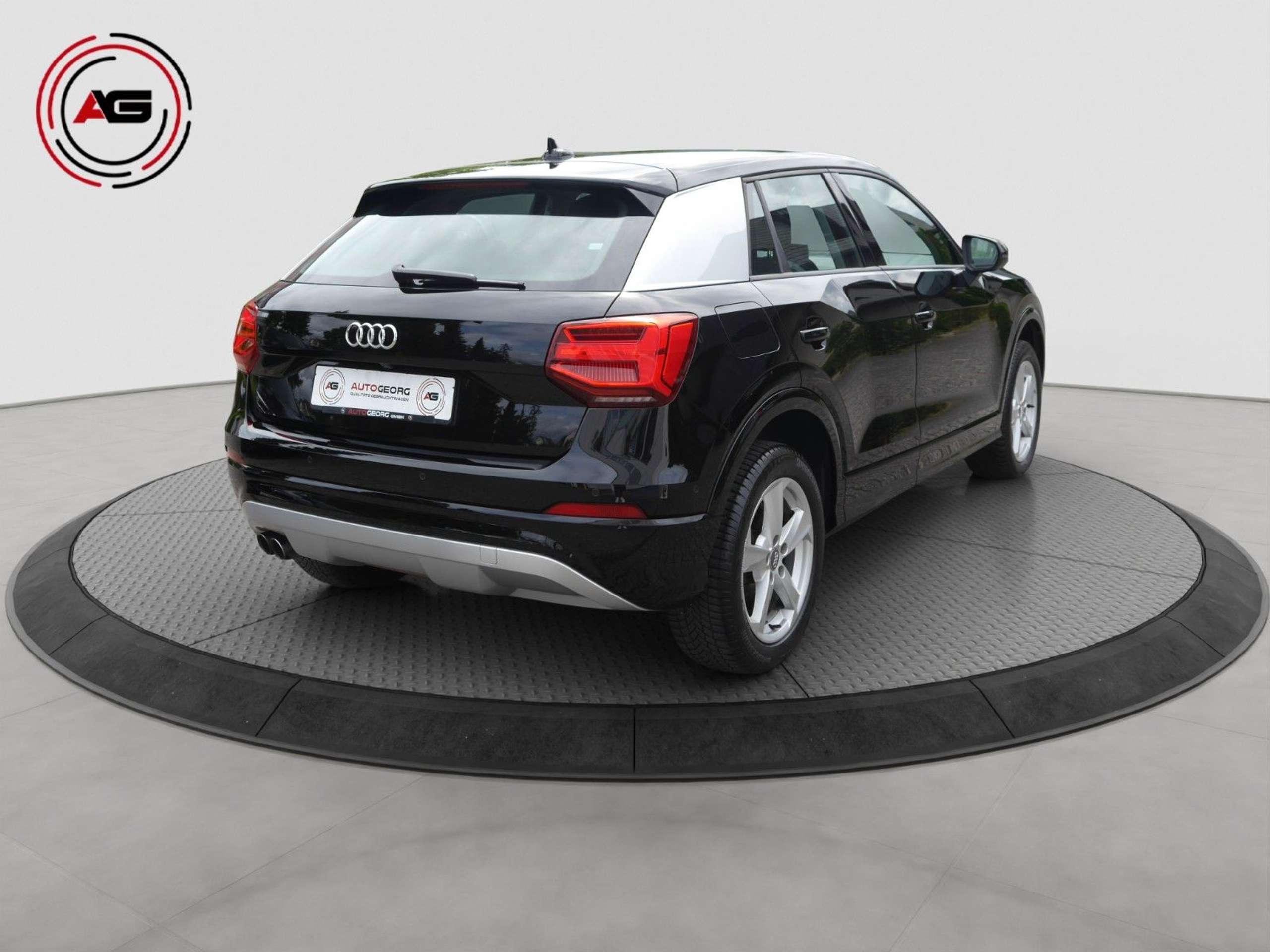 Audi - Q2