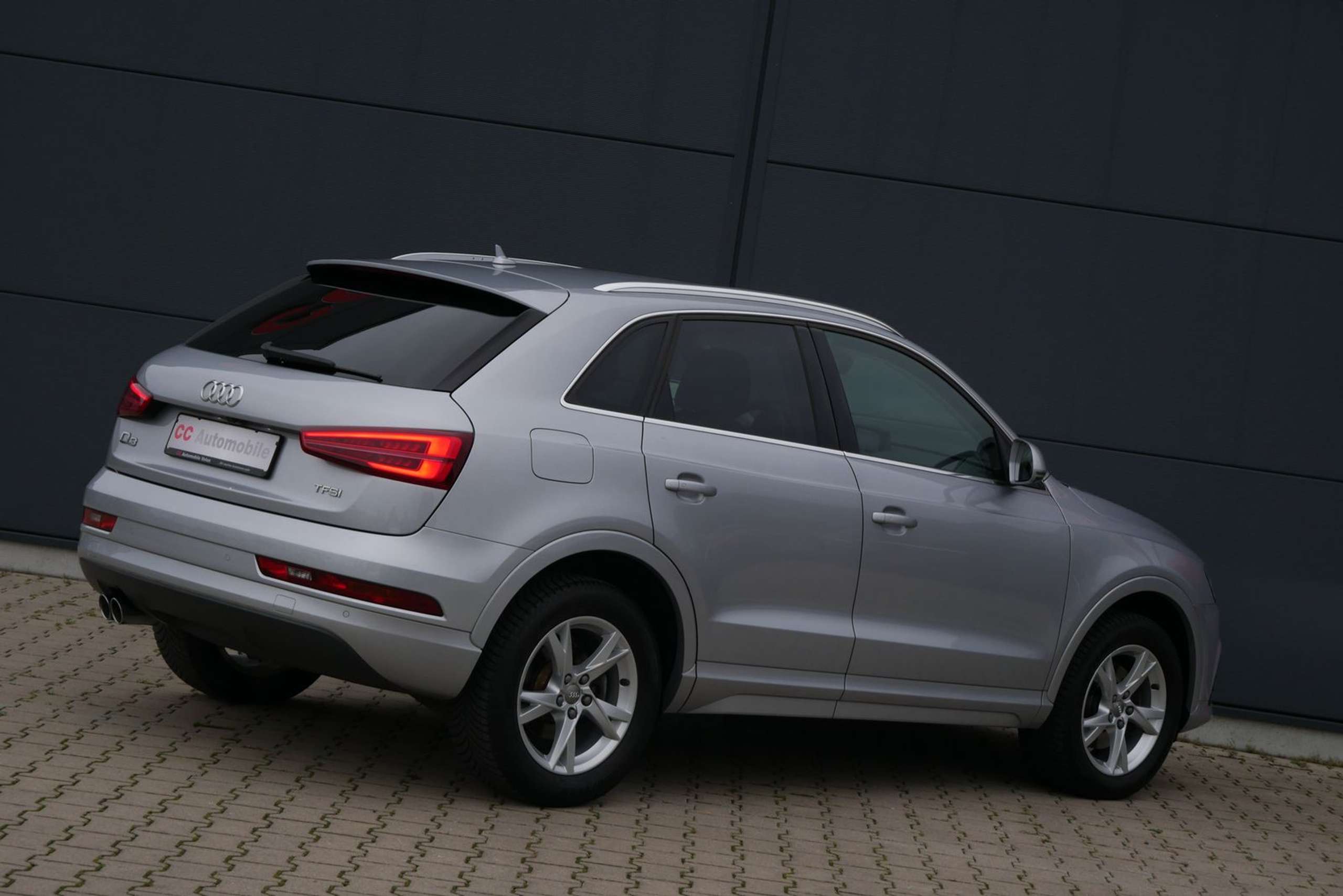 Audi - Q3