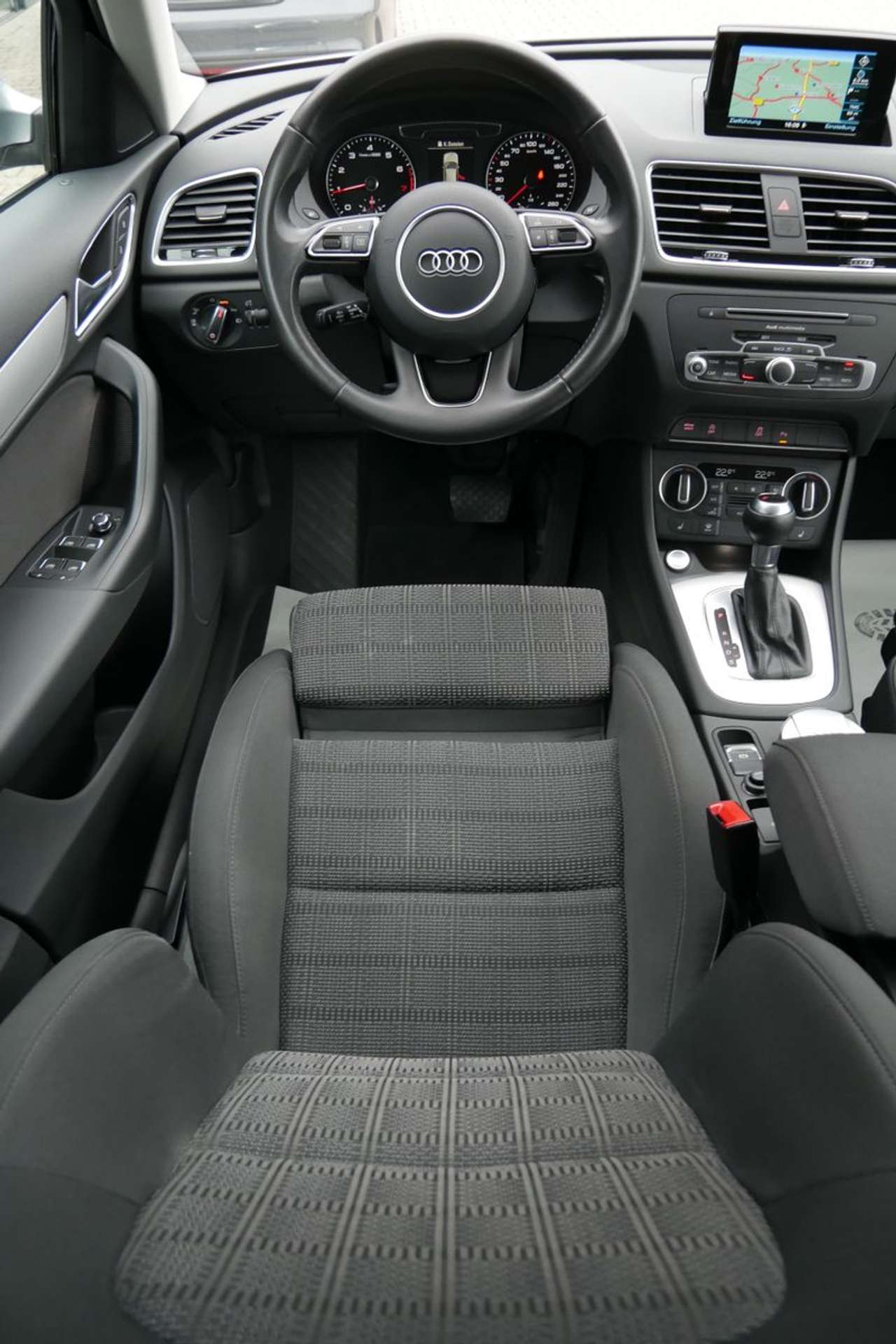 Audi - Q3