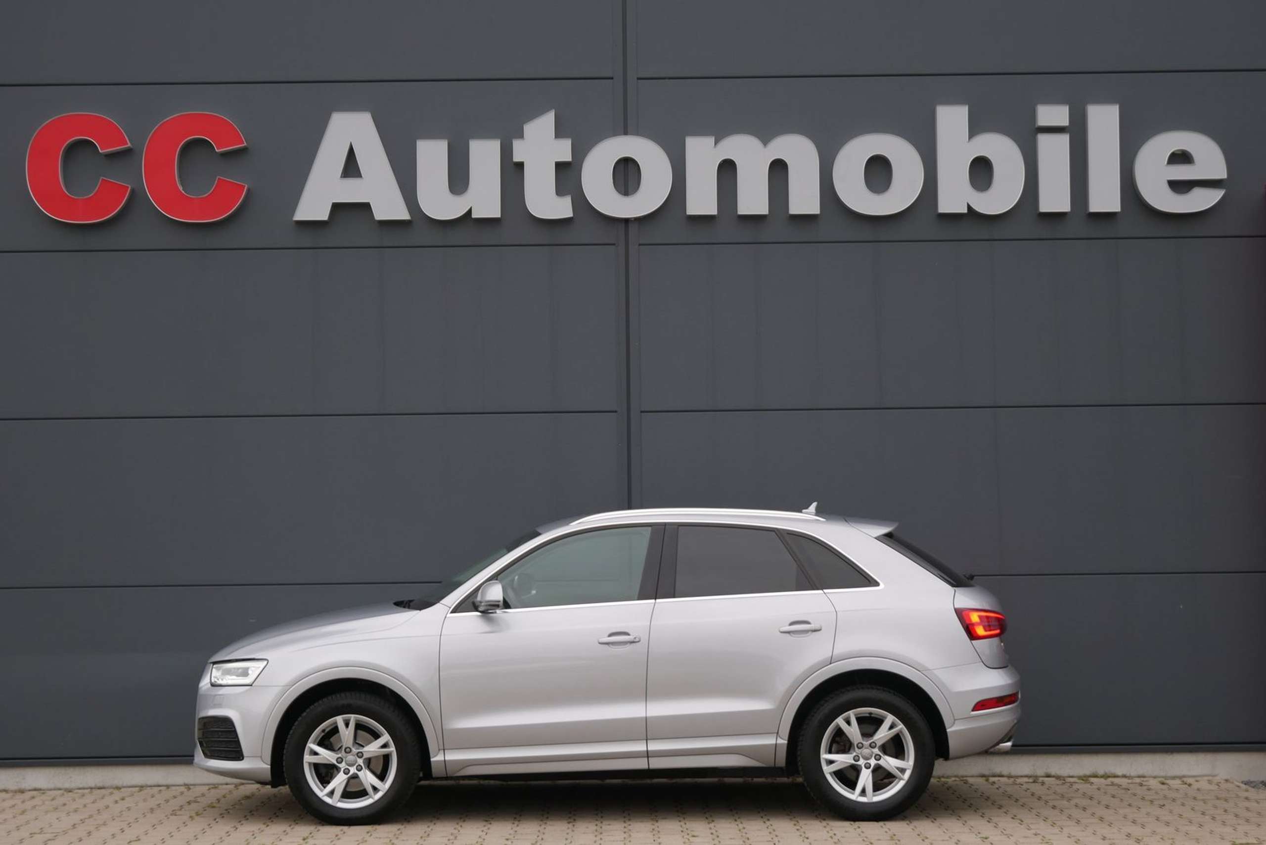 Audi - Q3