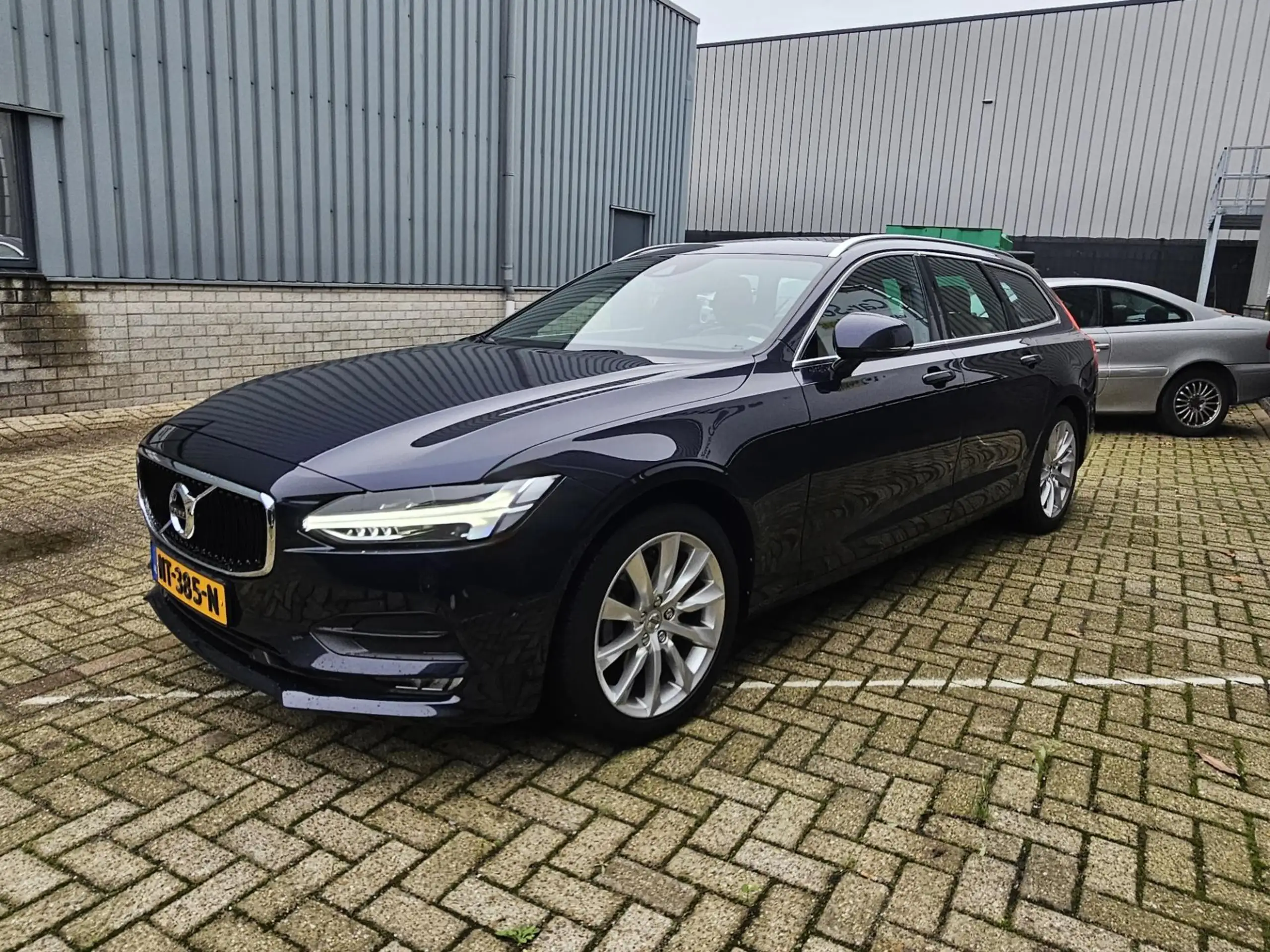 Volvo - V90