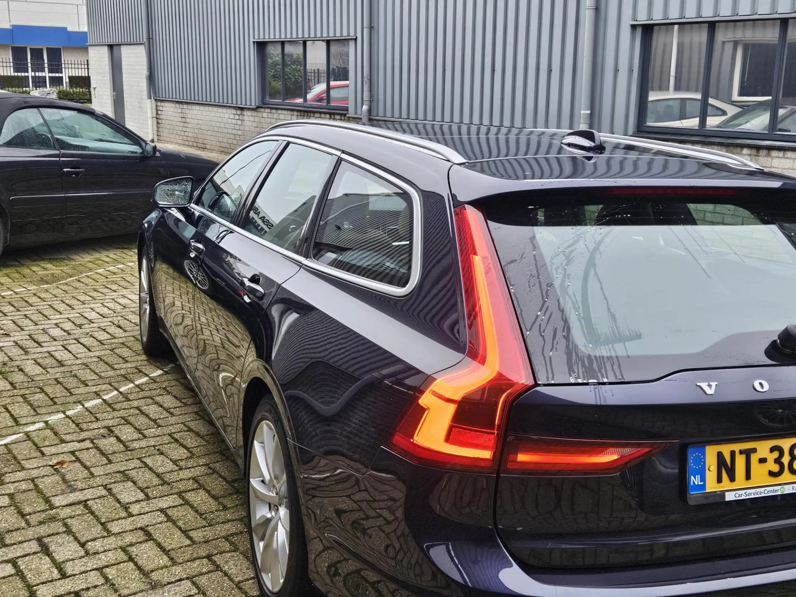 Volvo - V90