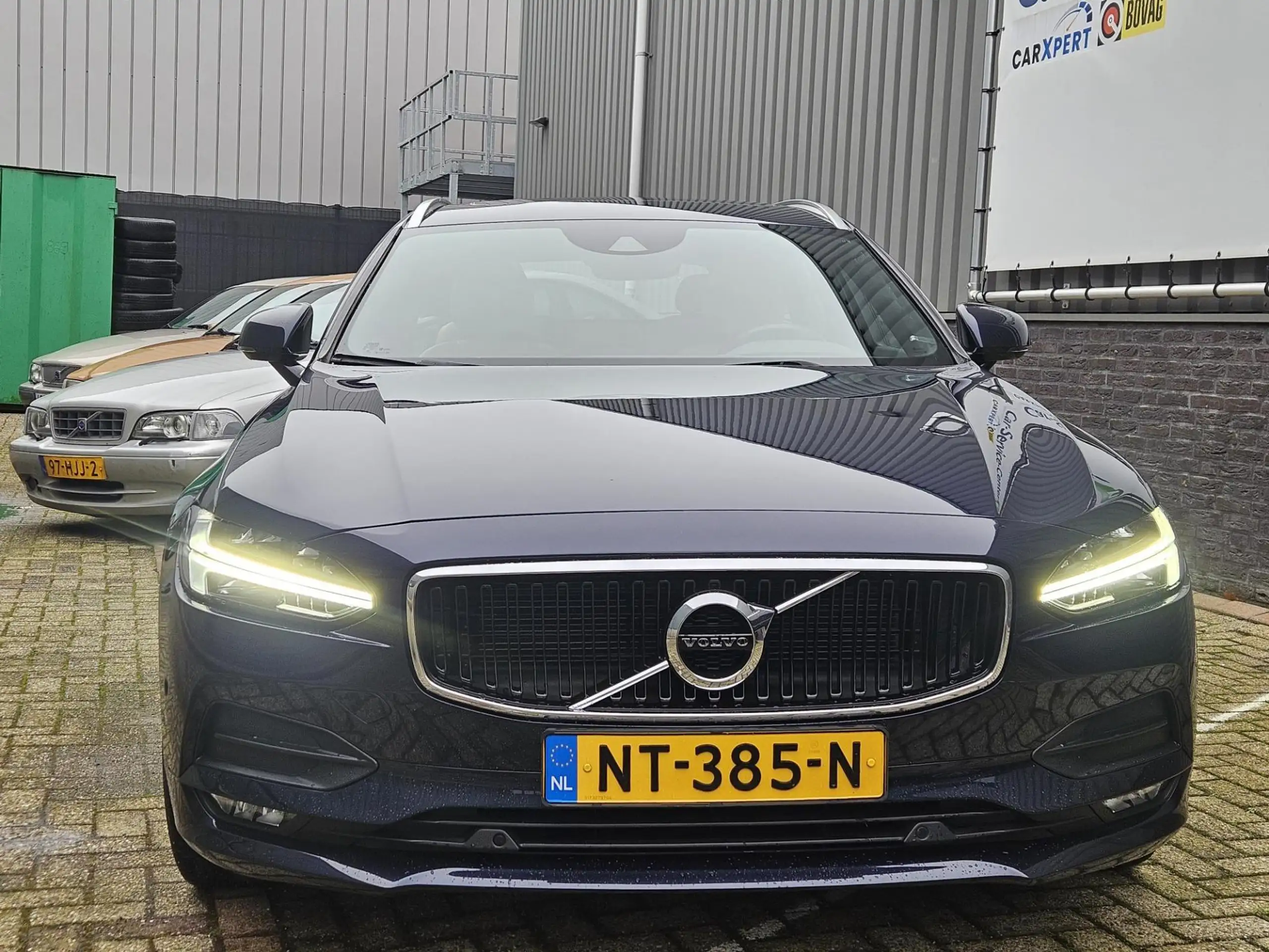 Volvo - V90