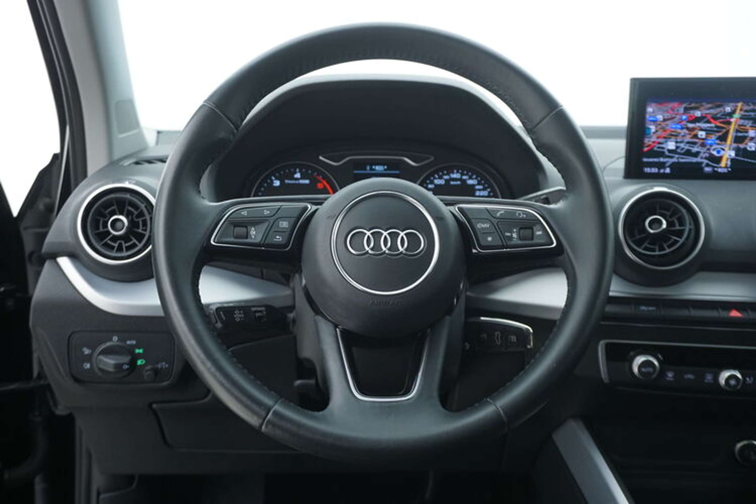 Audi - Q2