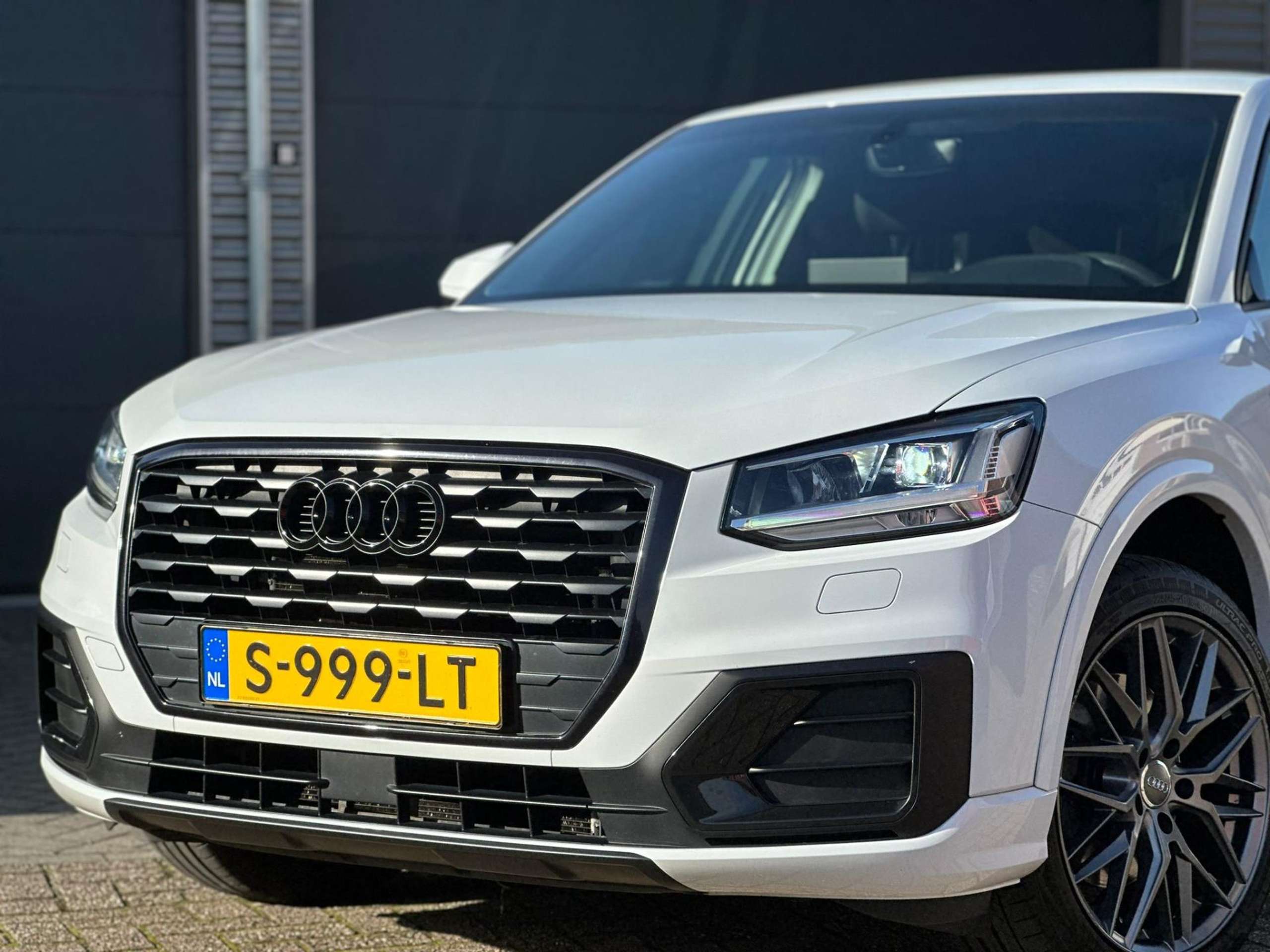 Audi - Q2