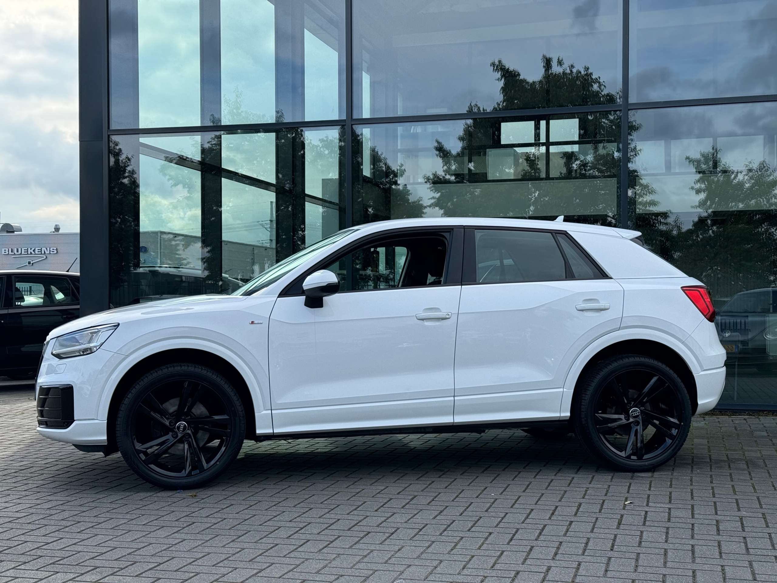 Audi - Q2