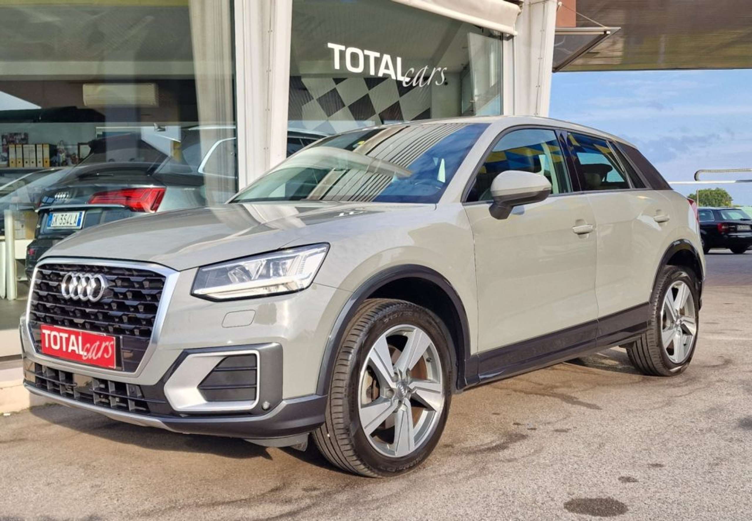 Audi - Q2