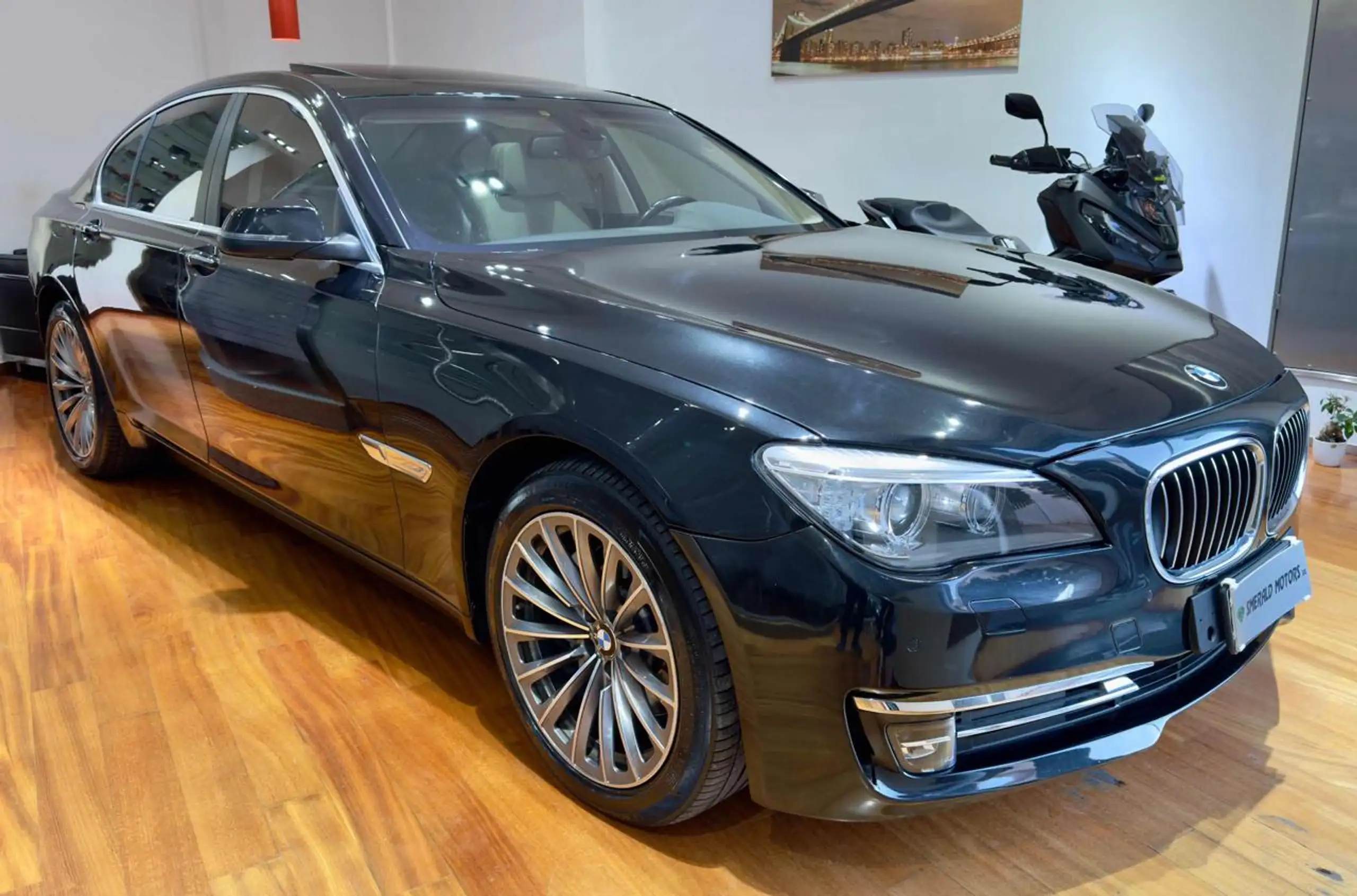 BMW - 730