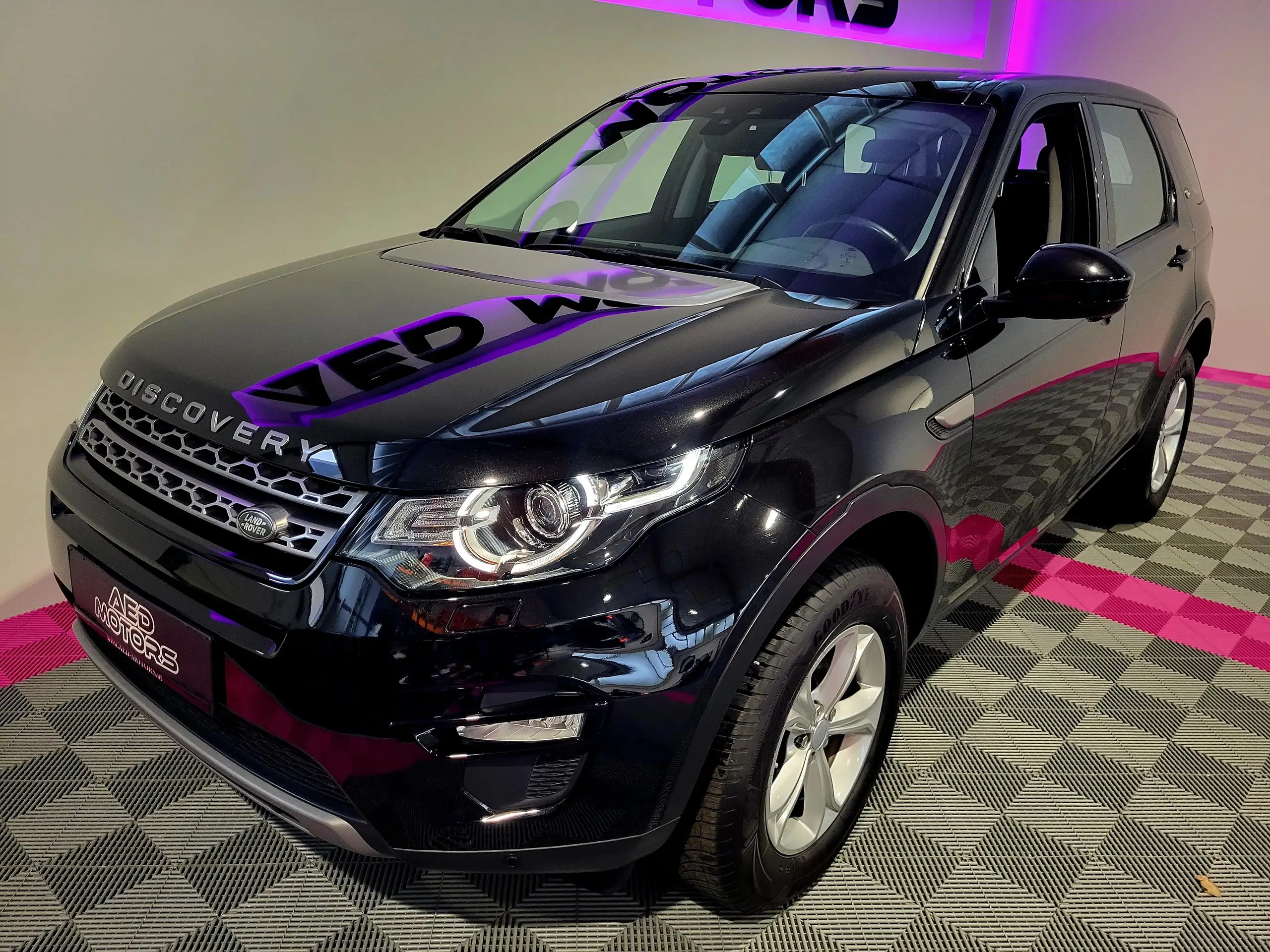 Land Rover - Discovery Sport