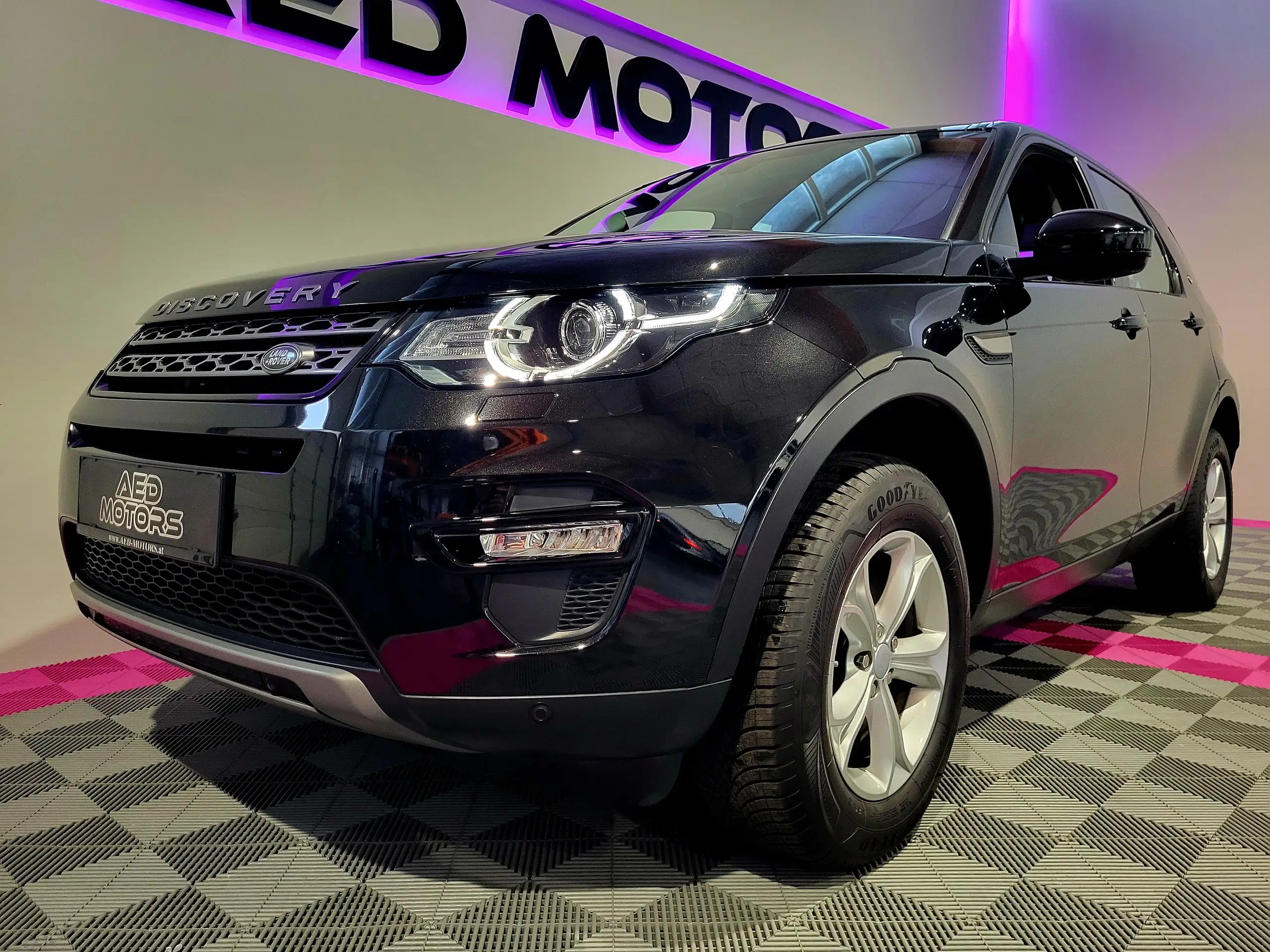 Land Rover - Discovery Sport