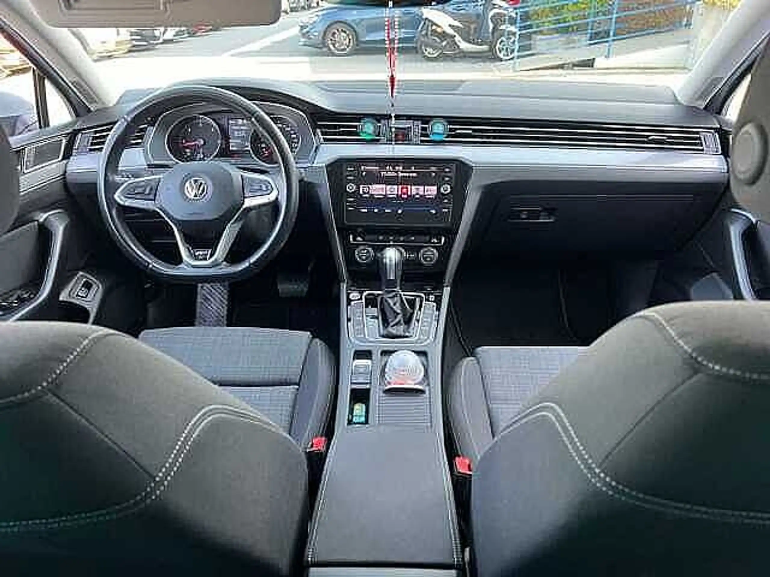 Volkswagen - Passat