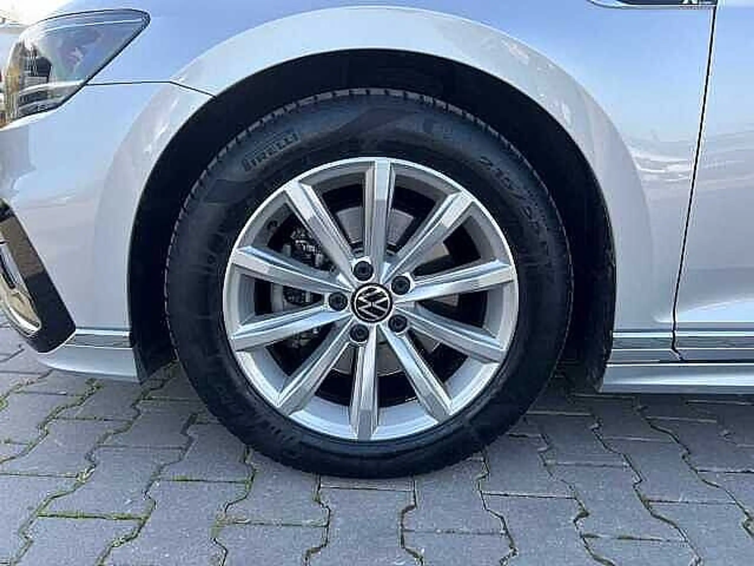 Volkswagen - Passat