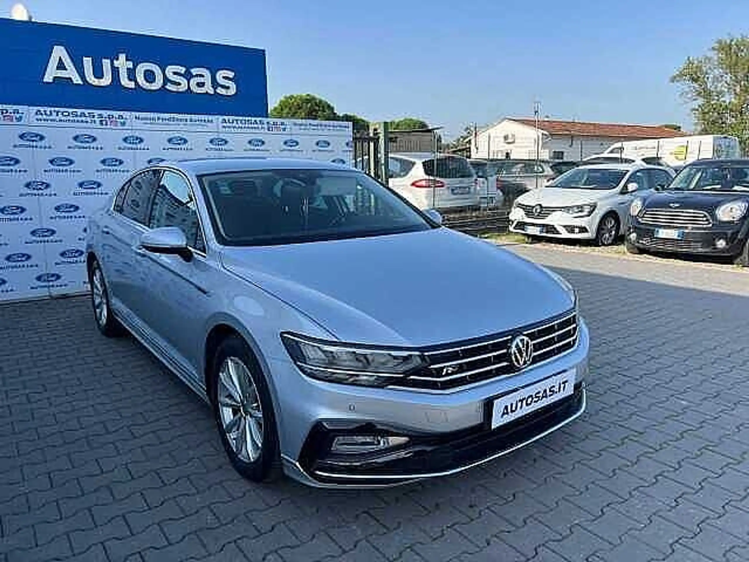 Volkswagen - Passat