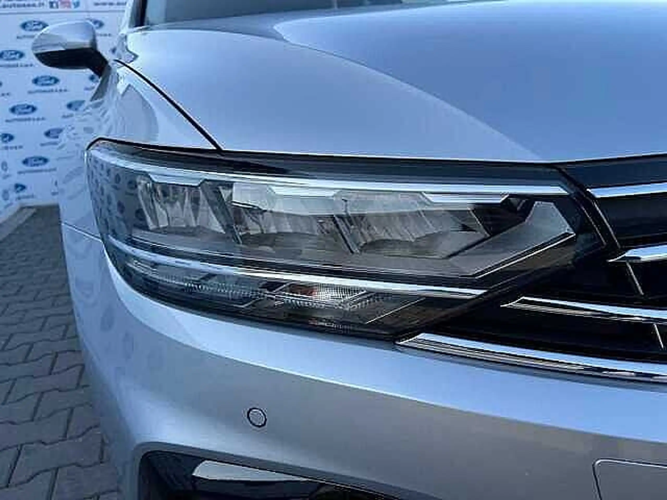 Volkswagen - Passat