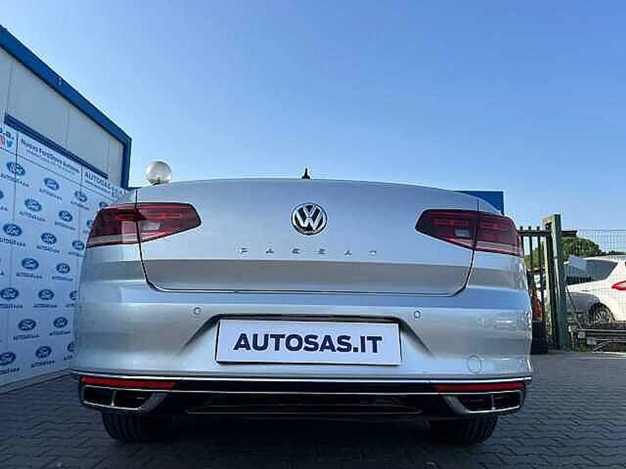 Volkswagen - Passat