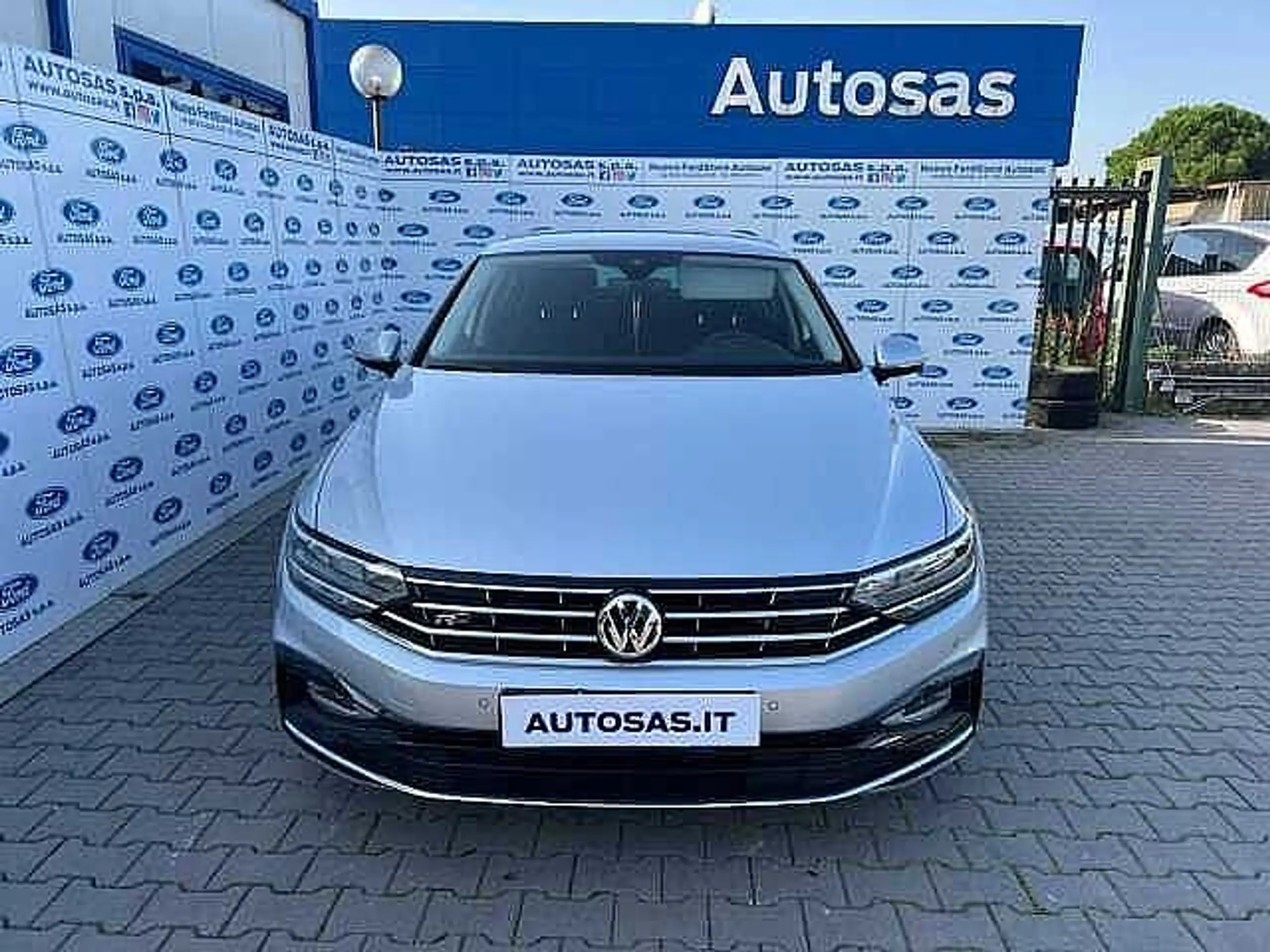 Volkswagen - Passat