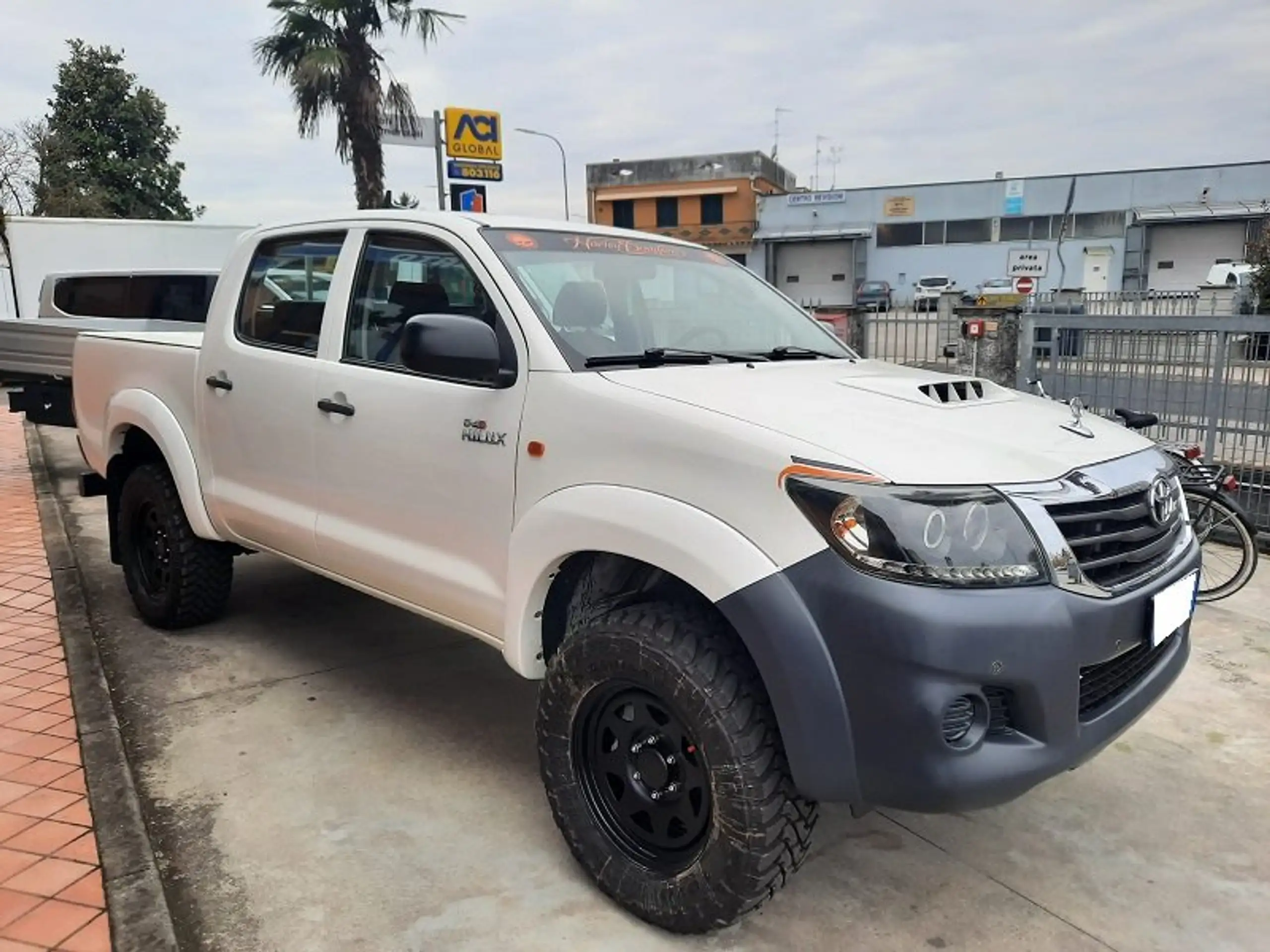 Toyota - Hilux