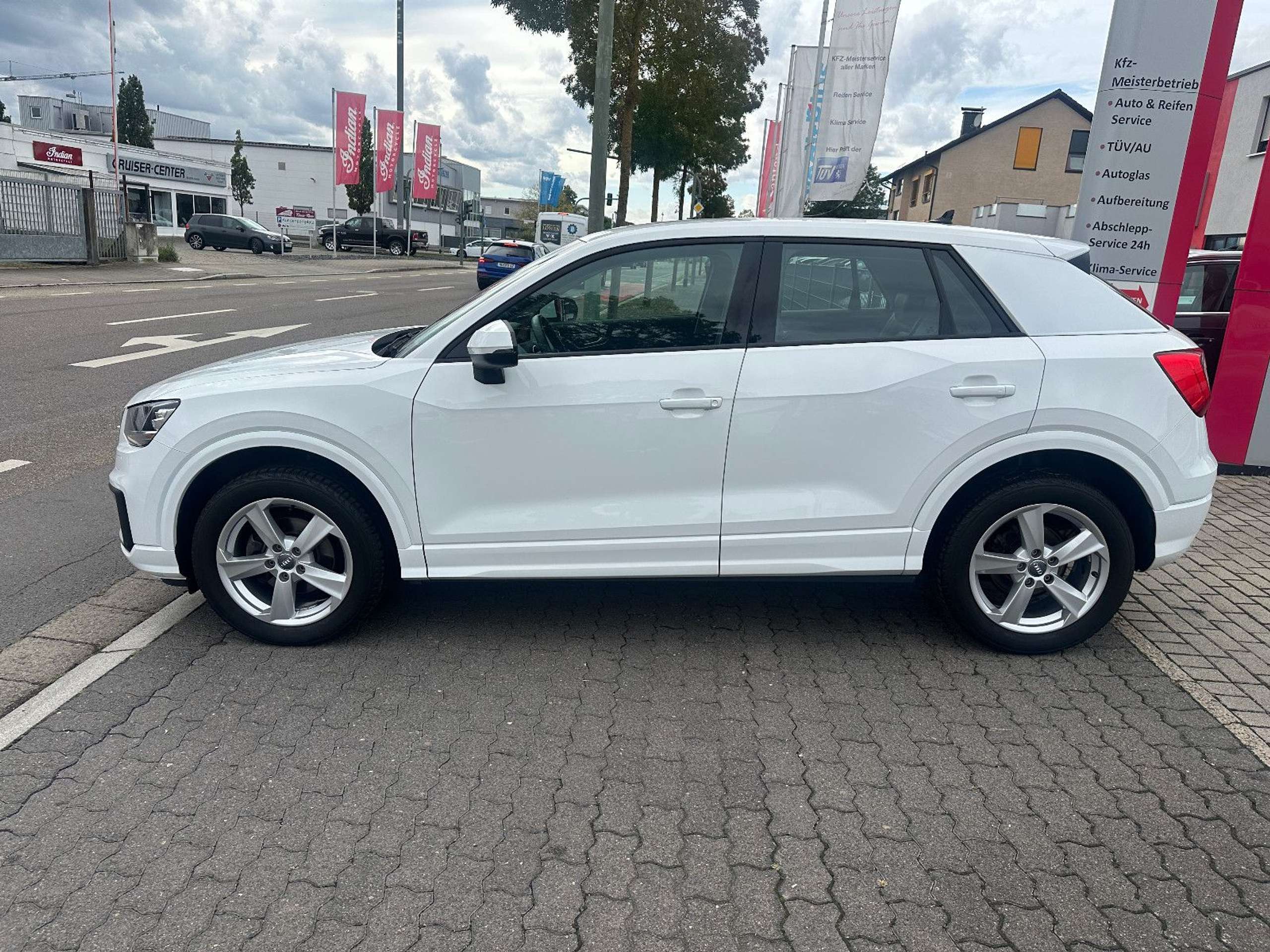 Audi - Q2