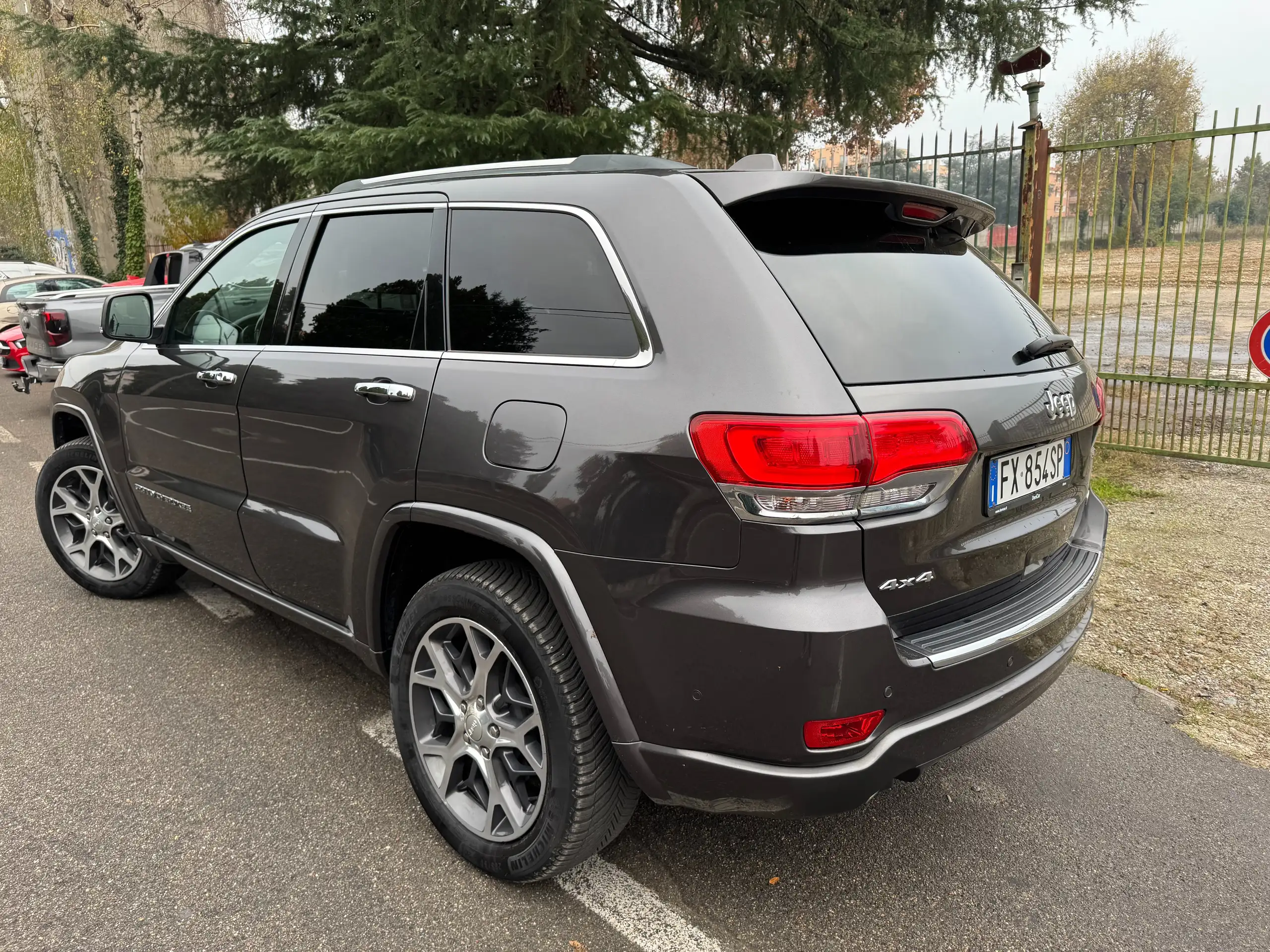 Jeep - Grand Cherokee