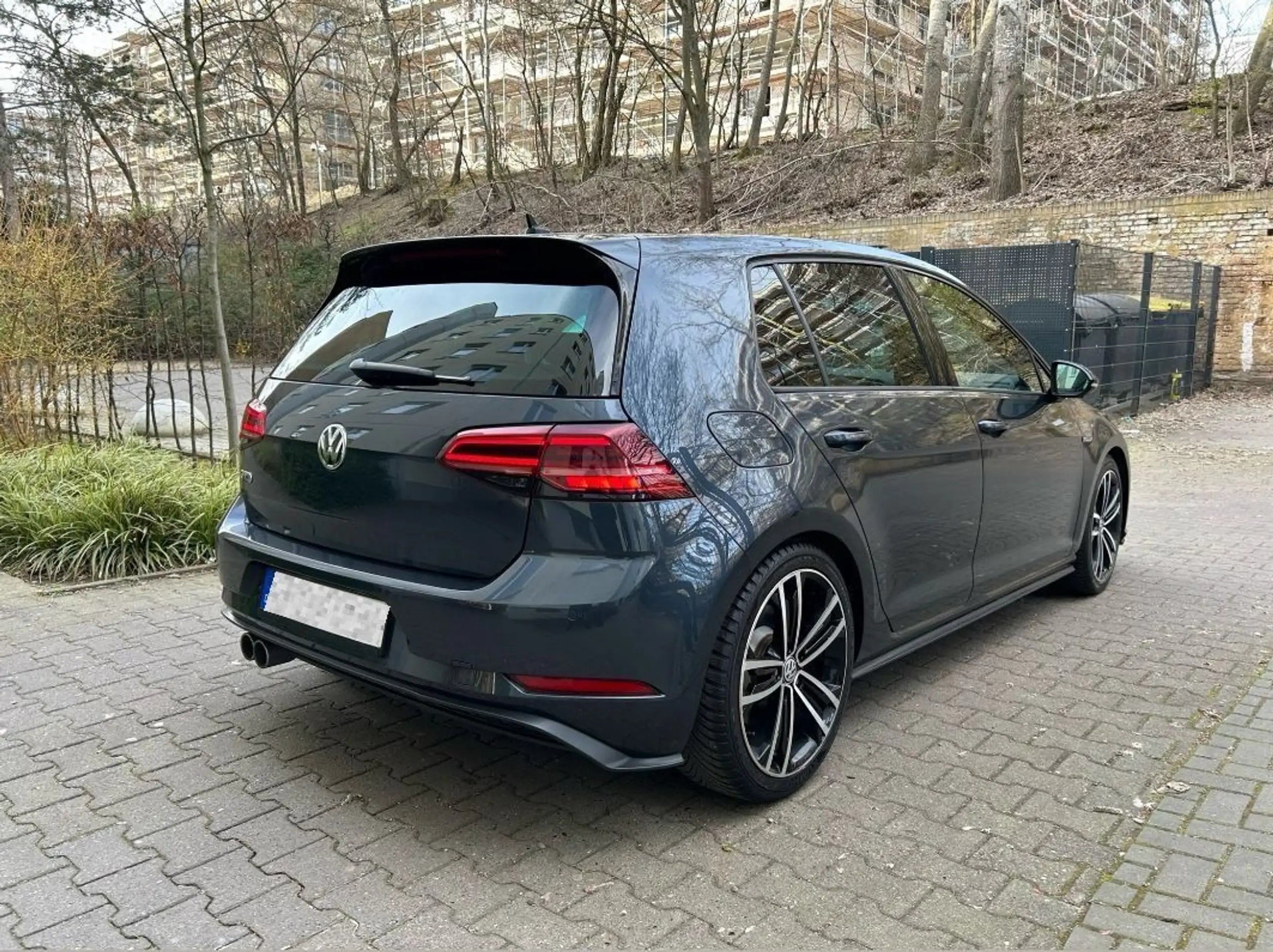 Volkswagen - Golf