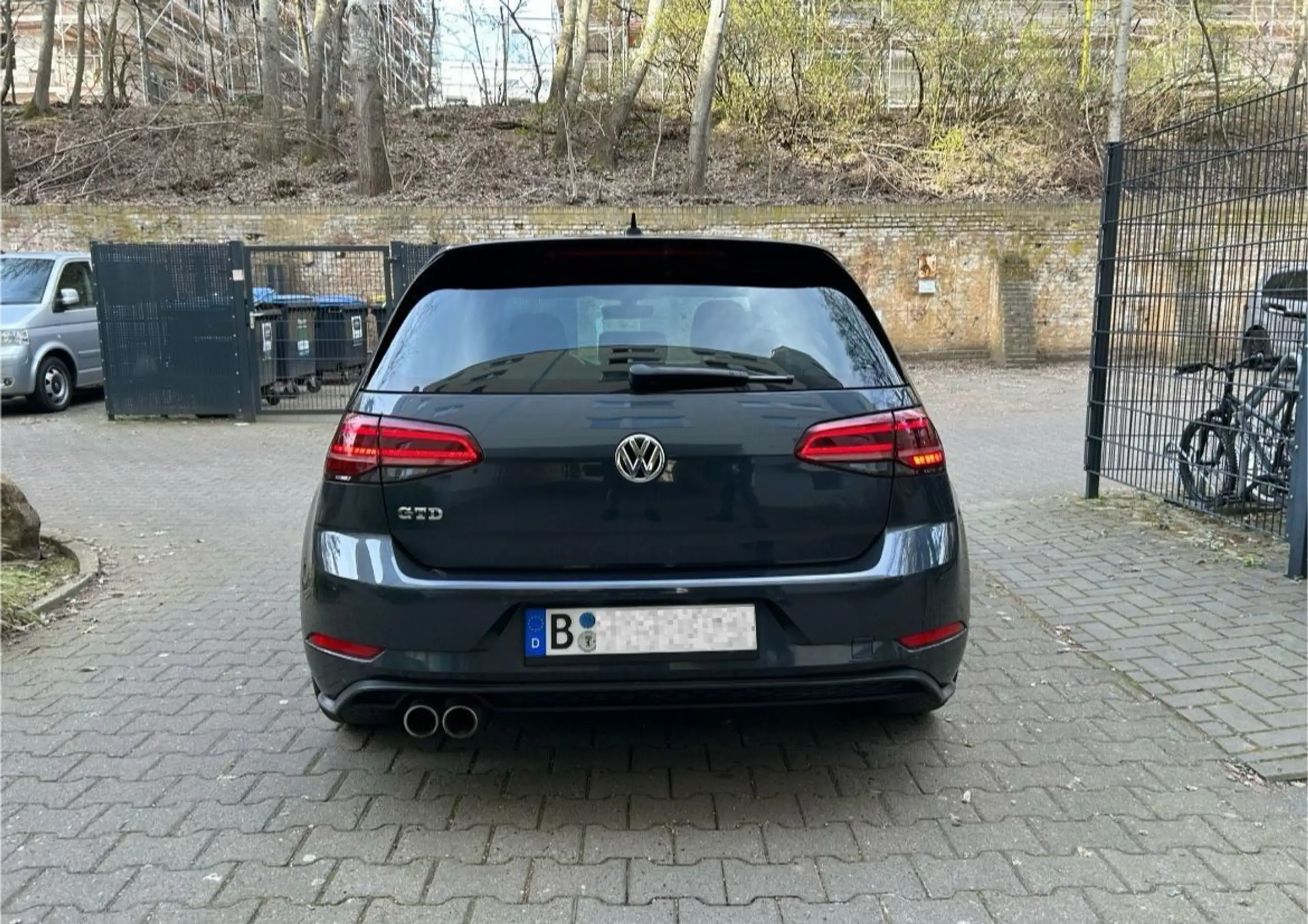 Volkswagen - Golf