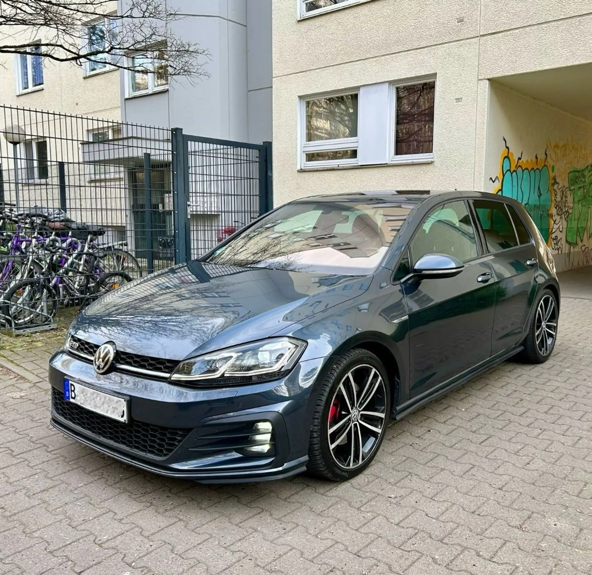 Volkswagen - Golf