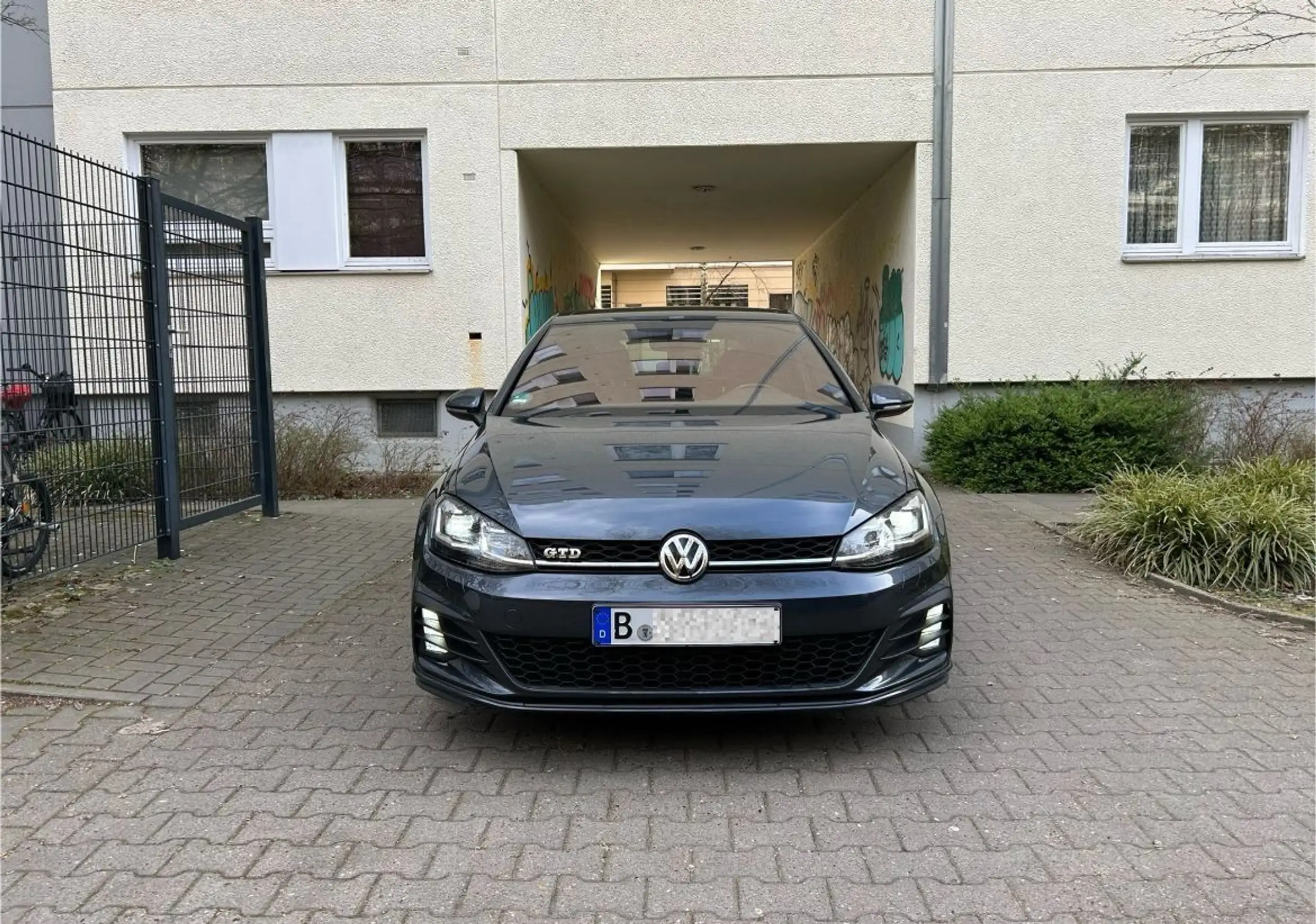 Volkswagen - Golf