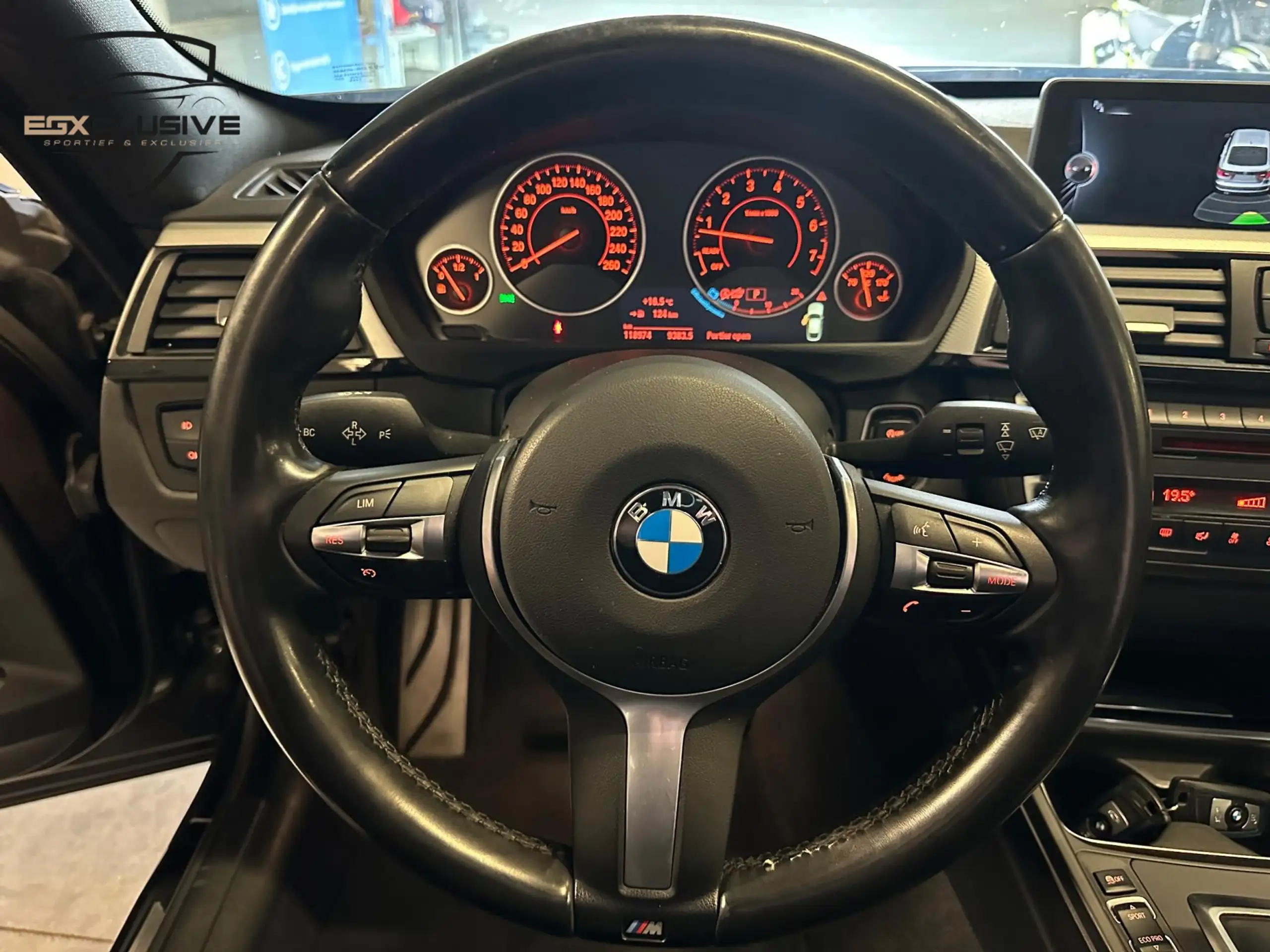 BMW - 320