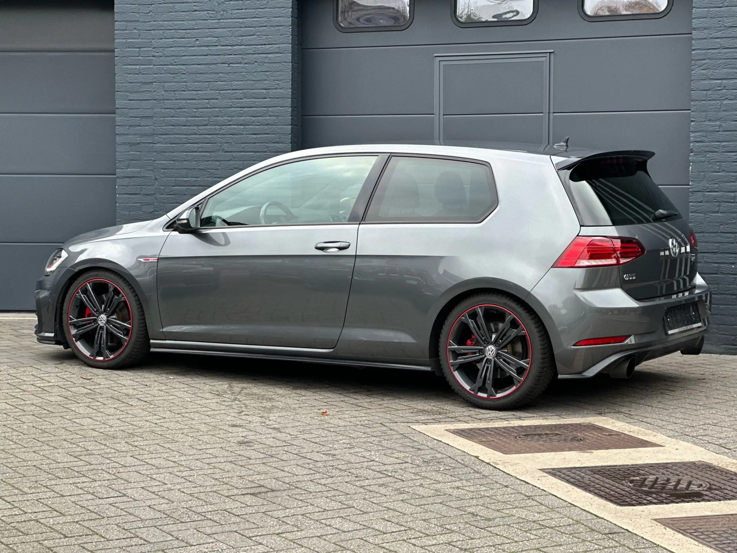 Volkswagen - Golf GTI