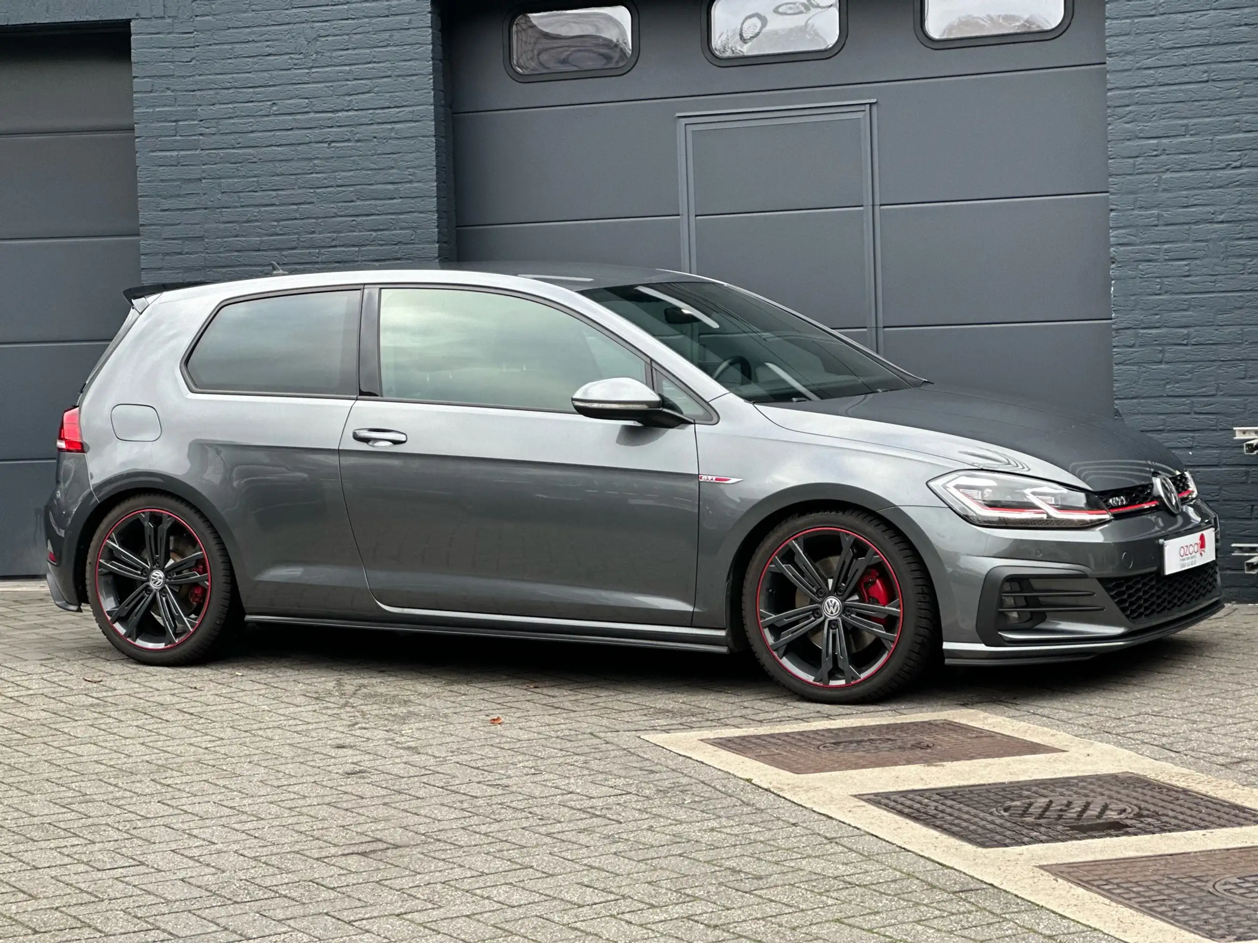 Volkswagen - Golf GTI