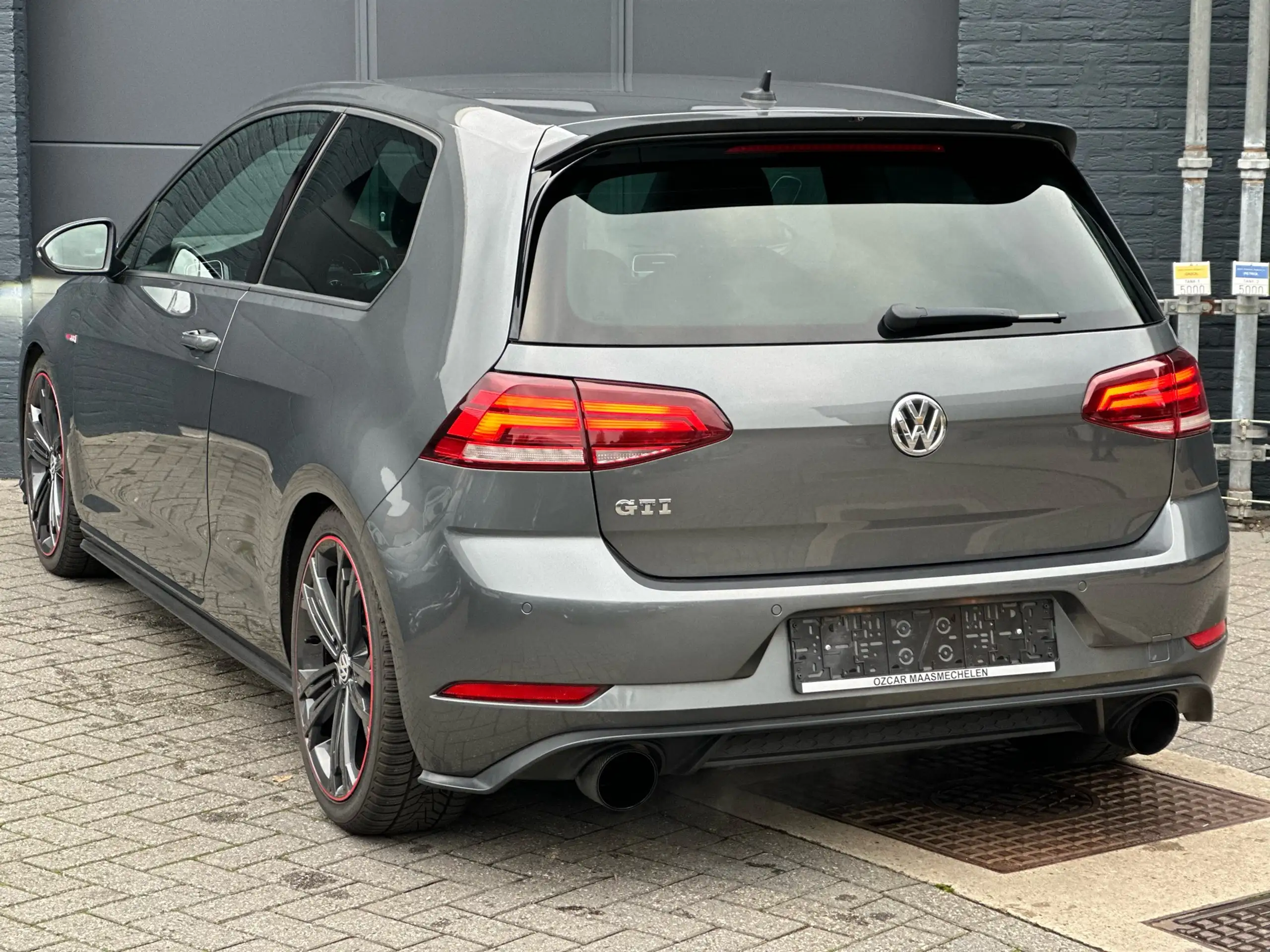 Volkswagen - Golf GTI