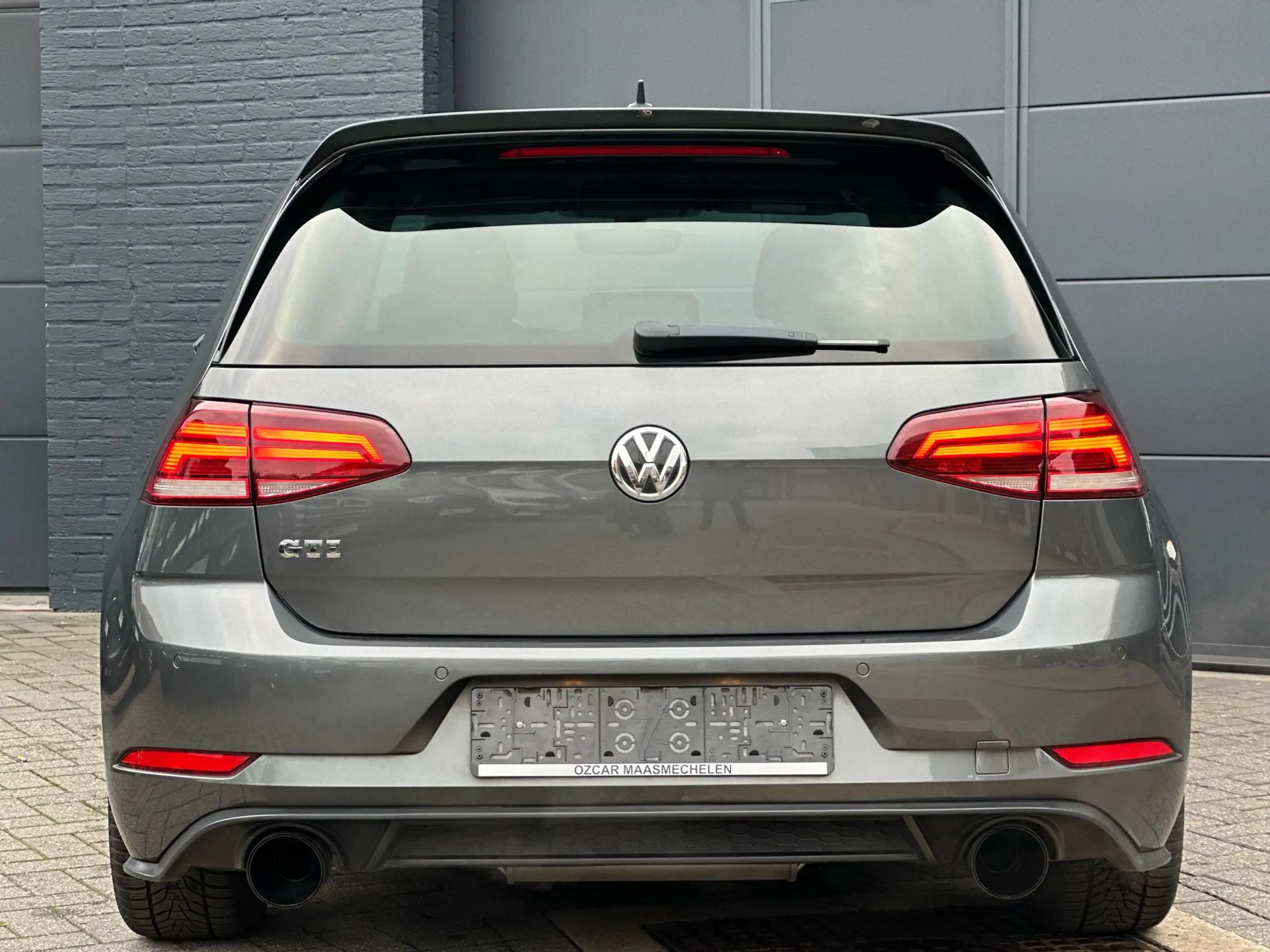 Volkswagen - Golf GTI