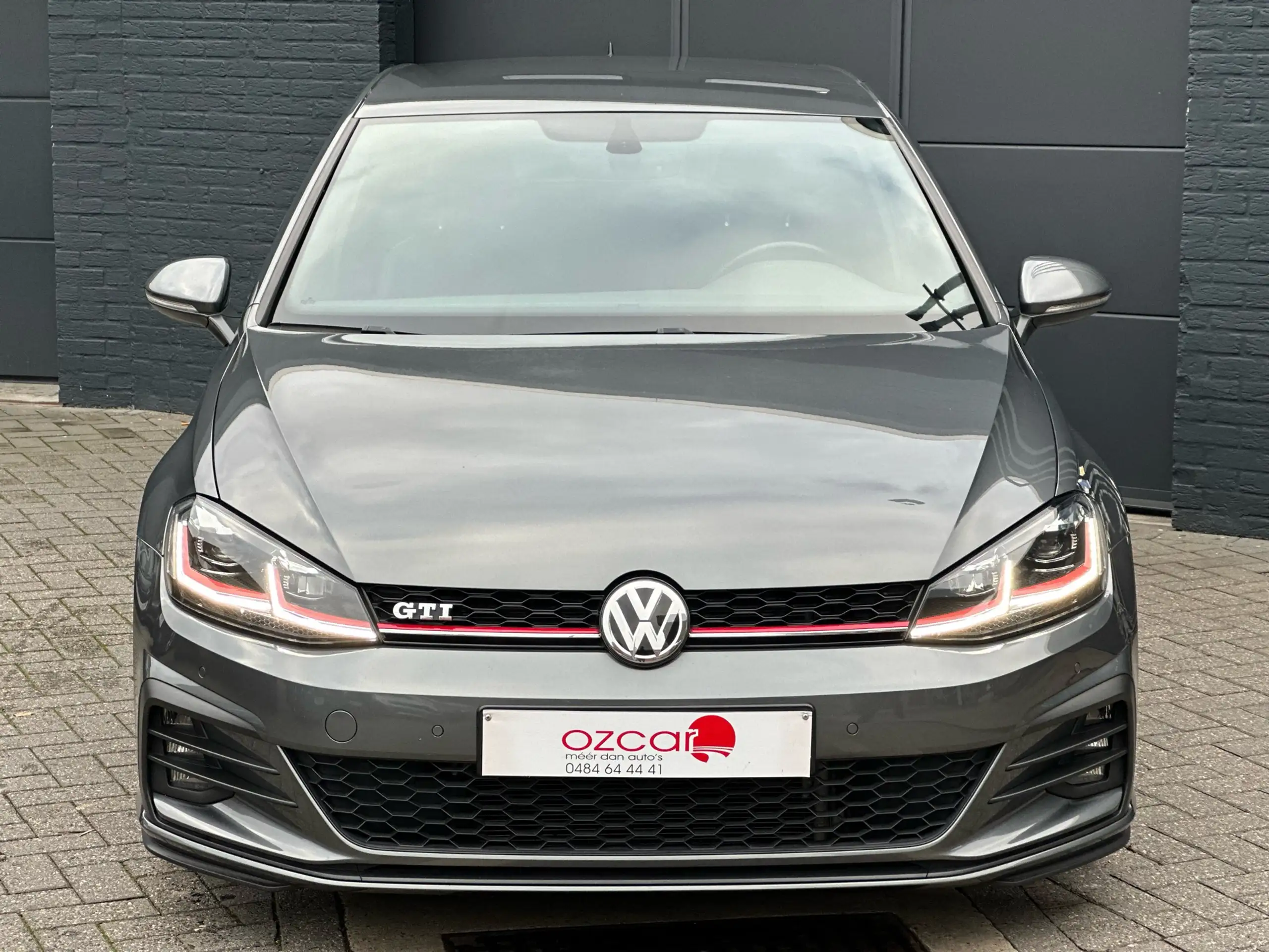 Volkswagen - Golf GTI